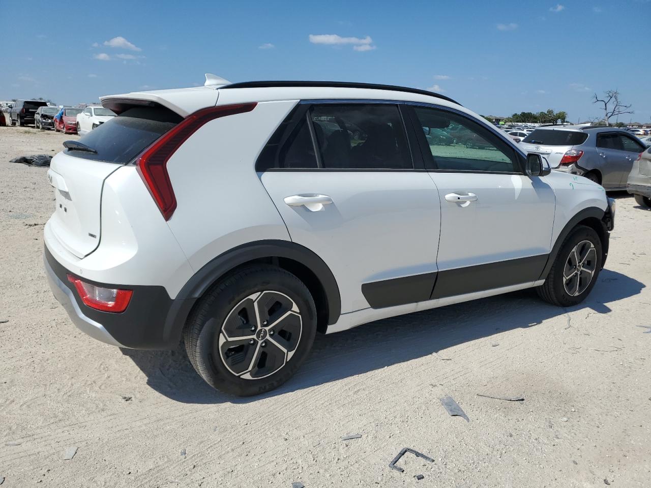 Photo 2 VIN: KNDCR3LEXP5081226 - KIA NIRO 