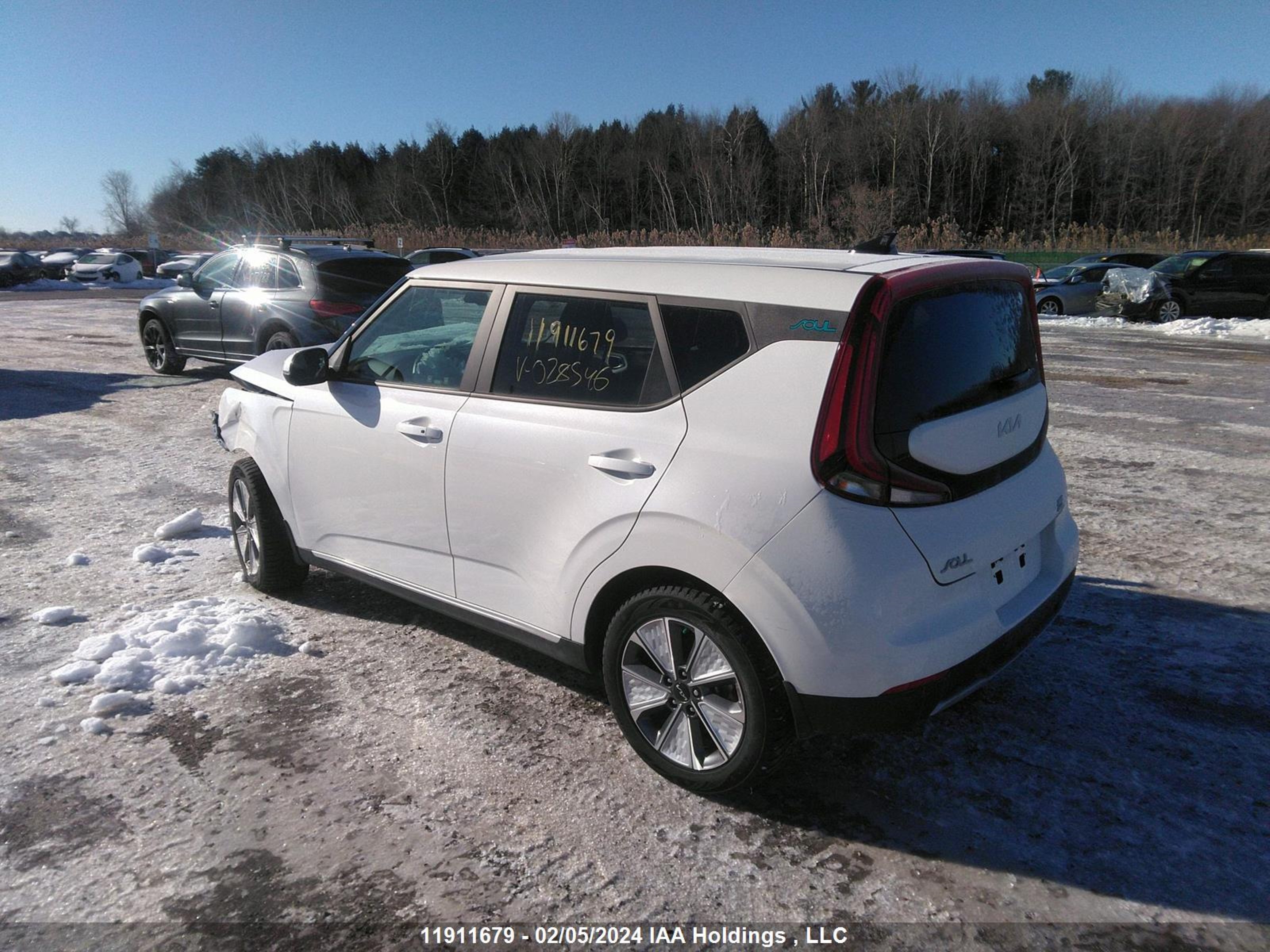 Photo 2 VIN: KNDJ23A28N7028546 - KIA SOUL EV 