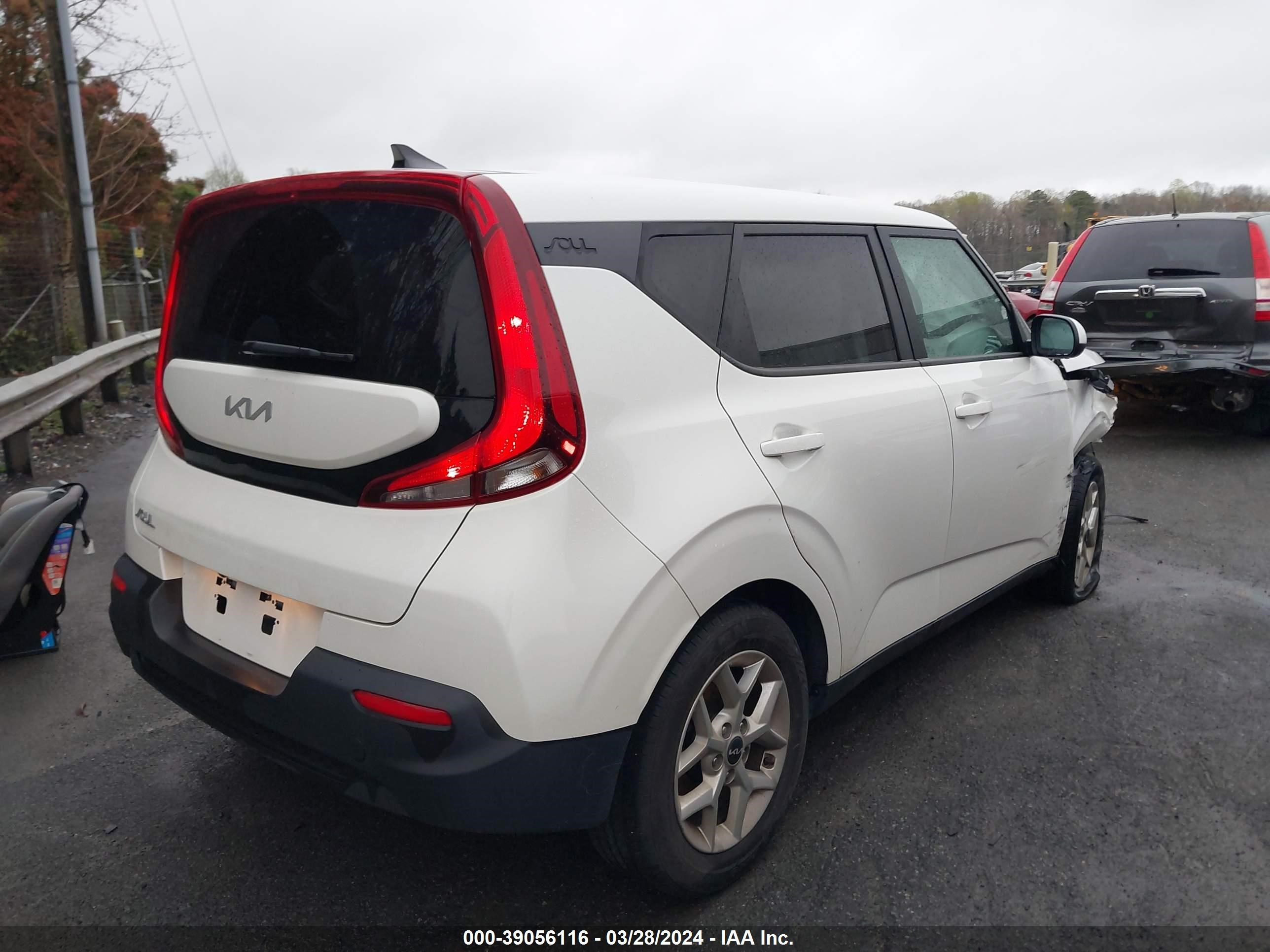 Photo 3 VIN: KNDJ23AU1N7827893 - KIA SOUL 