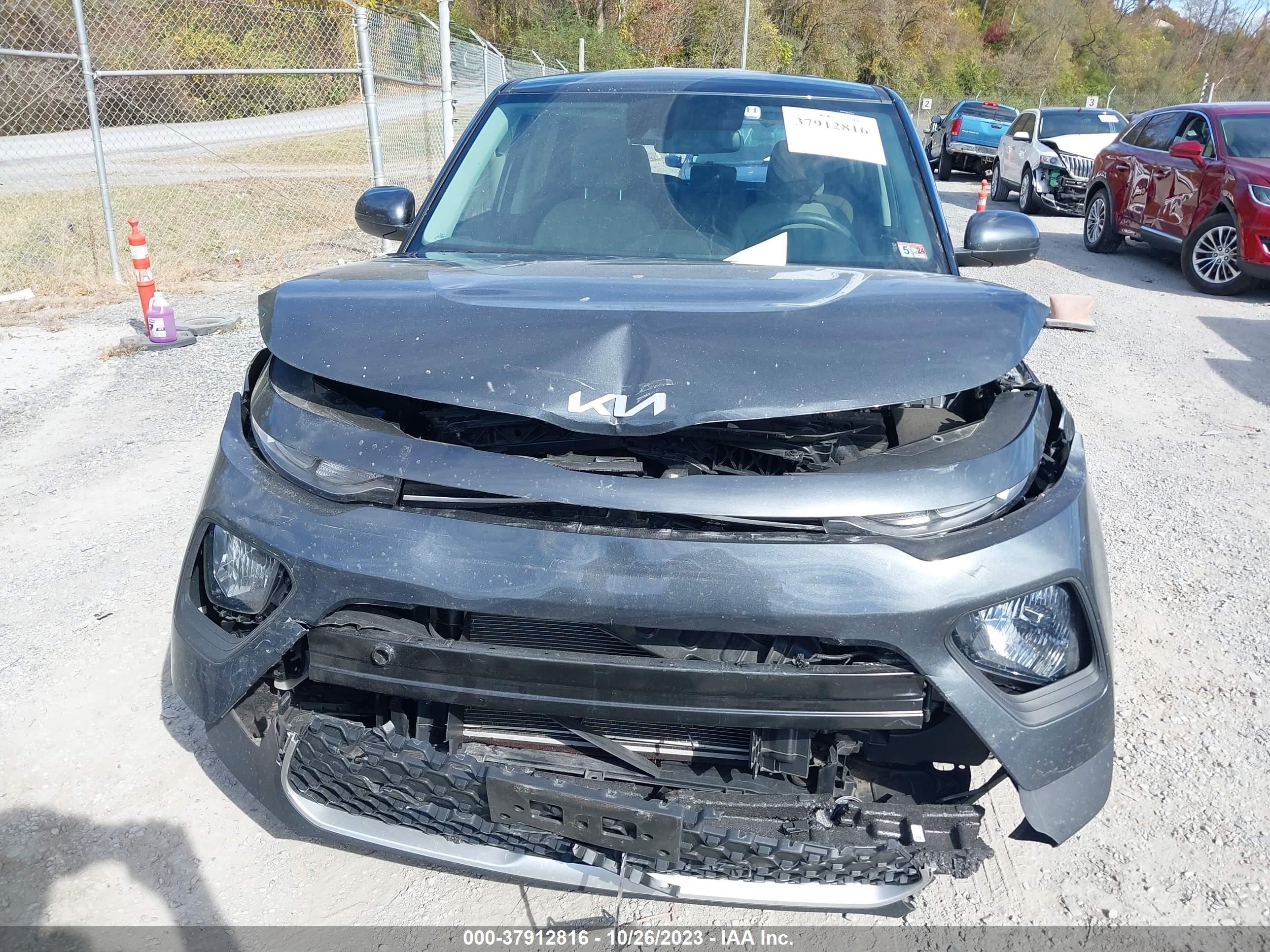 Photo 10 VIN: KNDJ23AU1N7833323 - KIA SOUL 