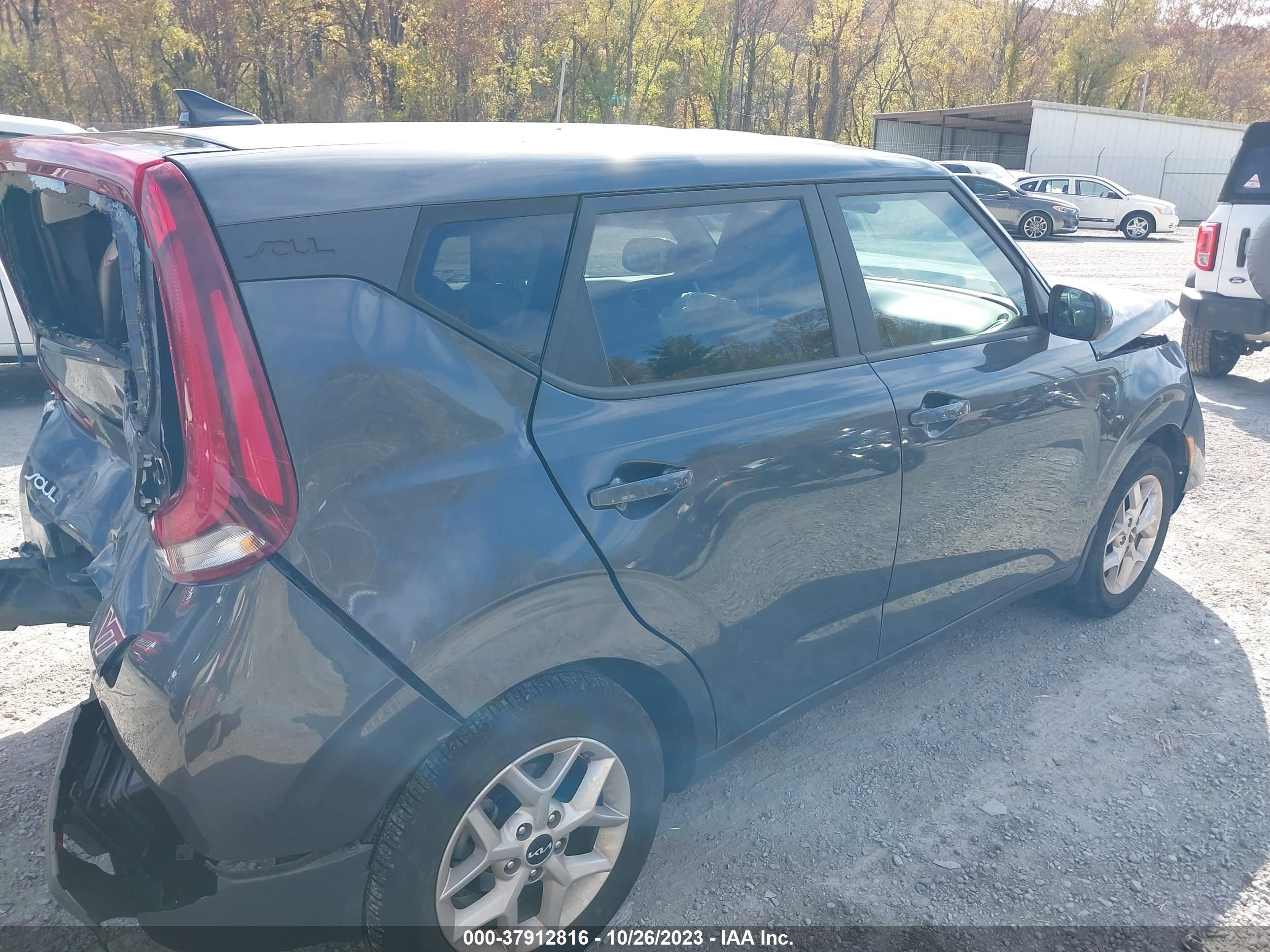 Photo 3 VIN: KNDJ23AU1N7833323 - KIA SOUL 