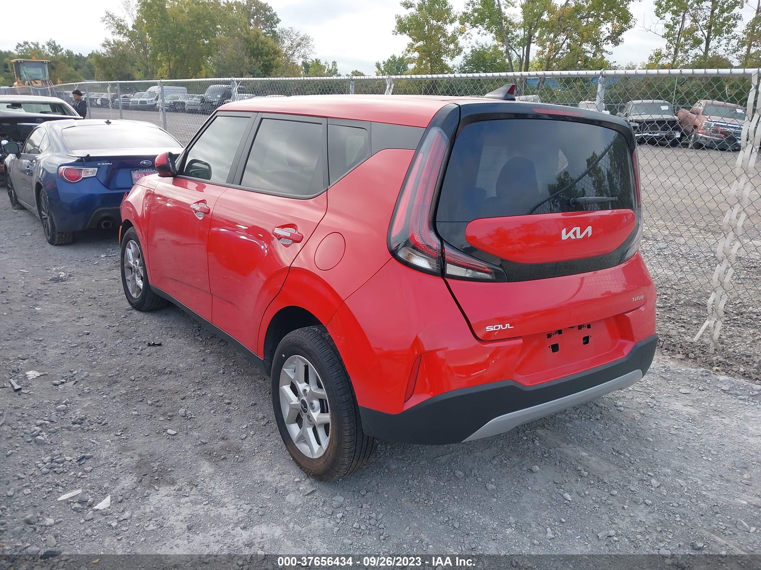 Photo 2 VIN: KNDJ23AU1P7207533 - KIA SOUL 