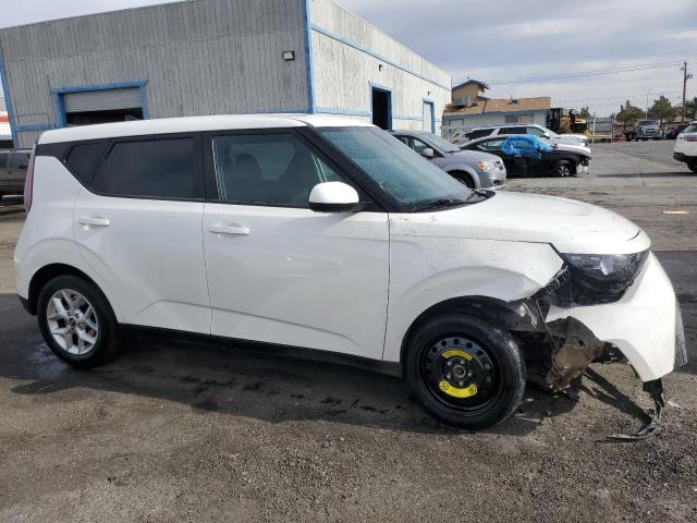 Photo 3 VIN: KNDJ23AU1P7211937 - KIA SOUL LX 