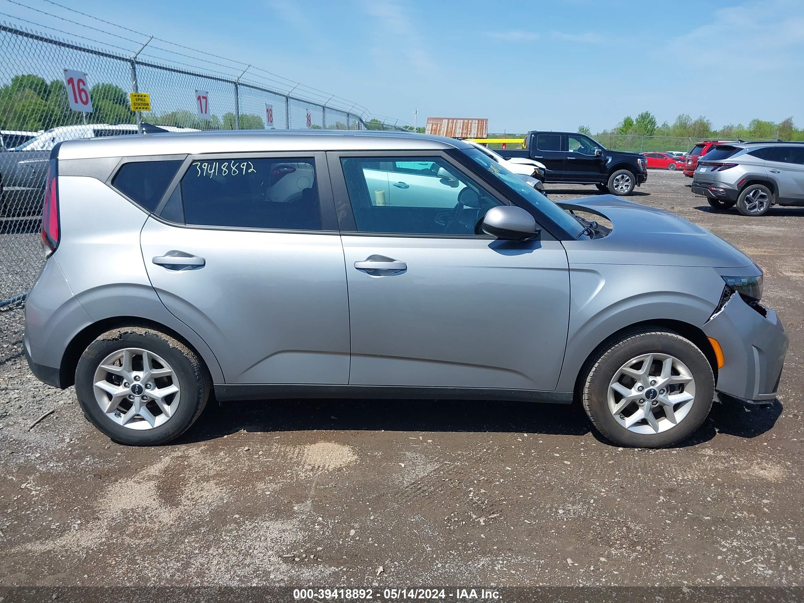 Photo 13 VIN: KNDJ23AU1P7869337 - KIA SOUL 