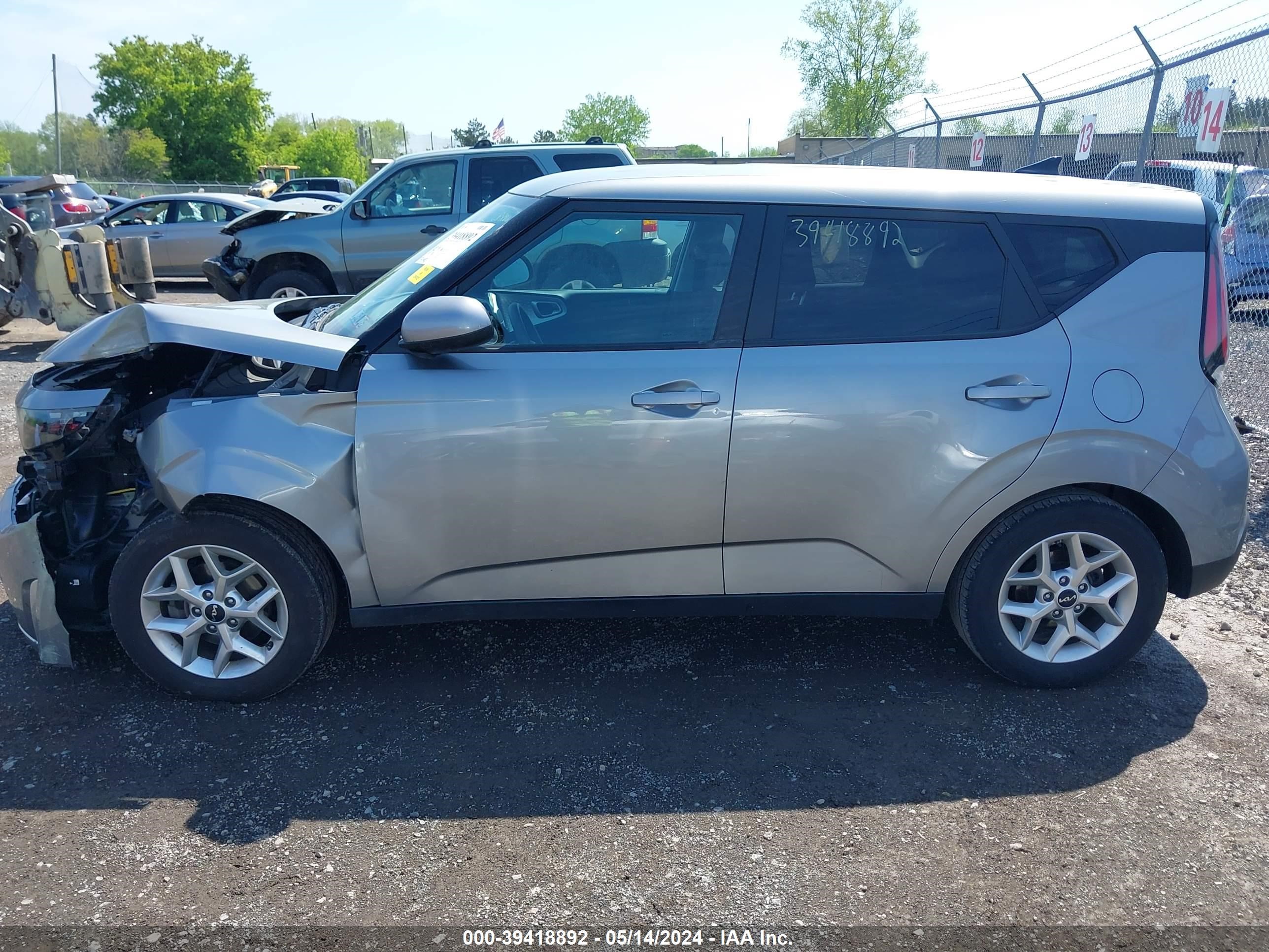 Photo 14 VIN: KNDJ23AU1P7869337 - KIA SOUL 