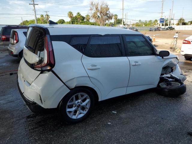 Photo 2 VIN: KNDJ23AU1R7913789 - KIA SOUL LX 