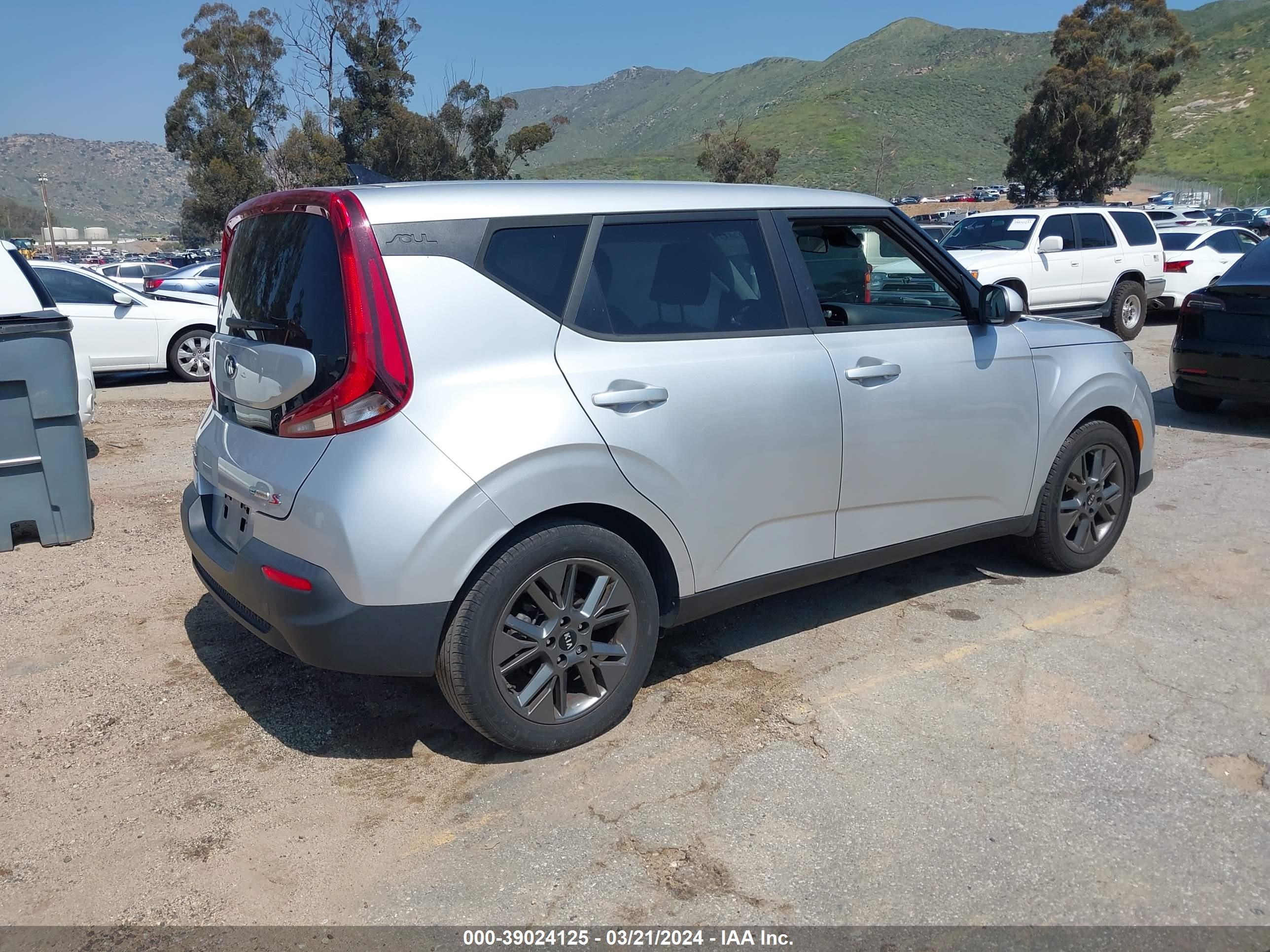 Photo 3 VIN: KNDJ23AU2M7793722 - KIA SOUL 