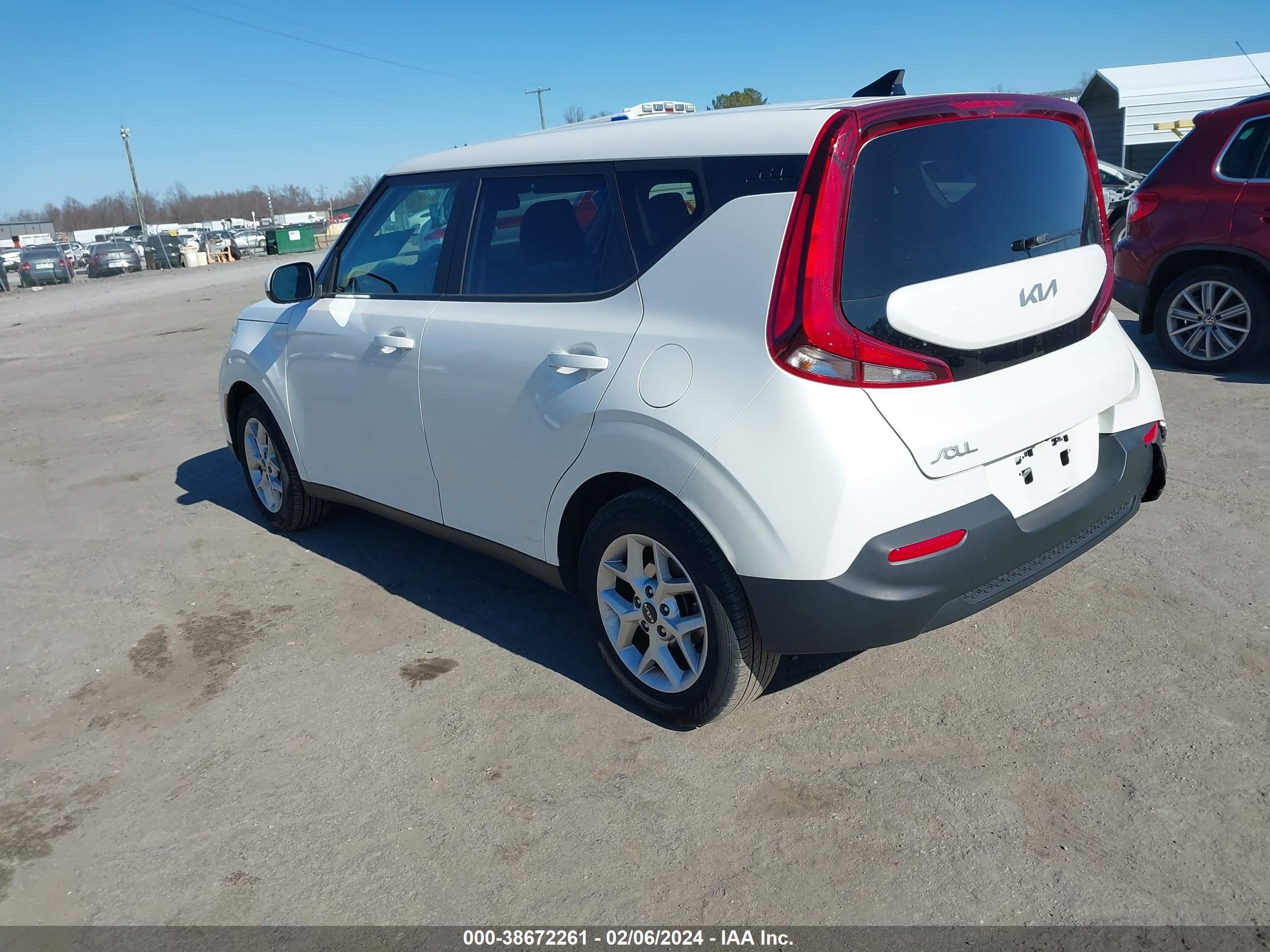 Photo 2 VIN: KNDJ23AU4N7817617 - KIA SOUL 