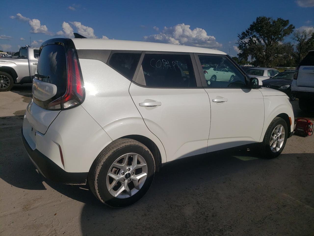 Photo 2 VIN: KNDJ23AU5P7852198 - KIA SOUL 