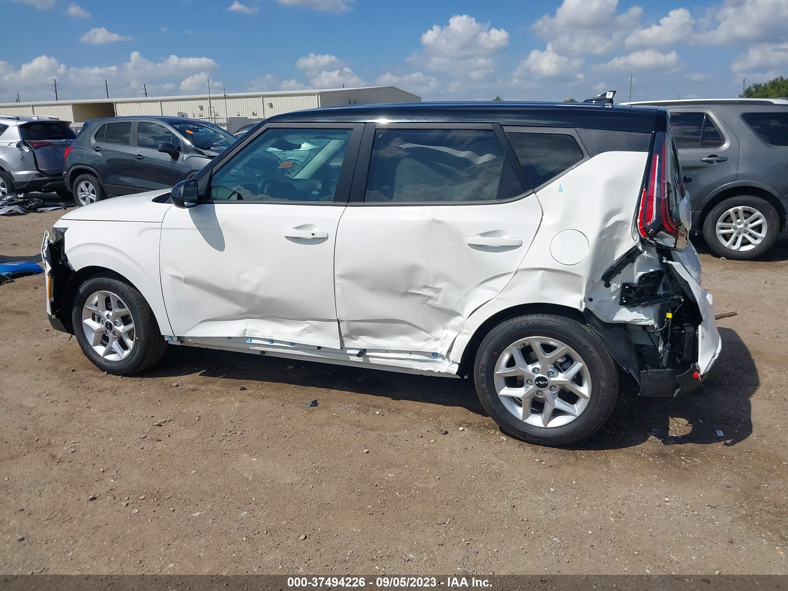 Photo 14 VIN: KNDJ23AU7P7214888 - KIA SOUL 