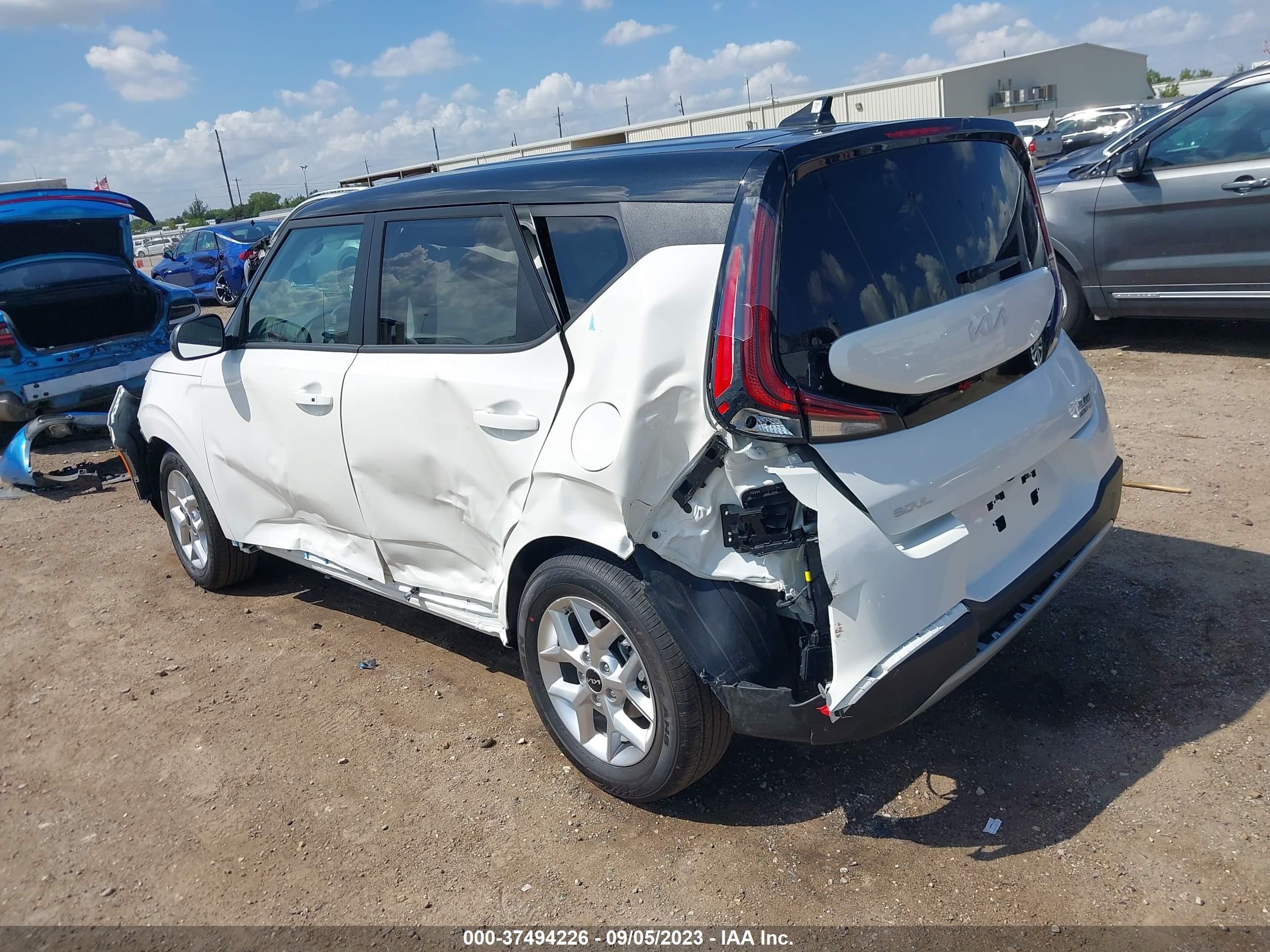 Photo 2 VIN: KNDJ23AU7P7214888 - KIA SOUL 