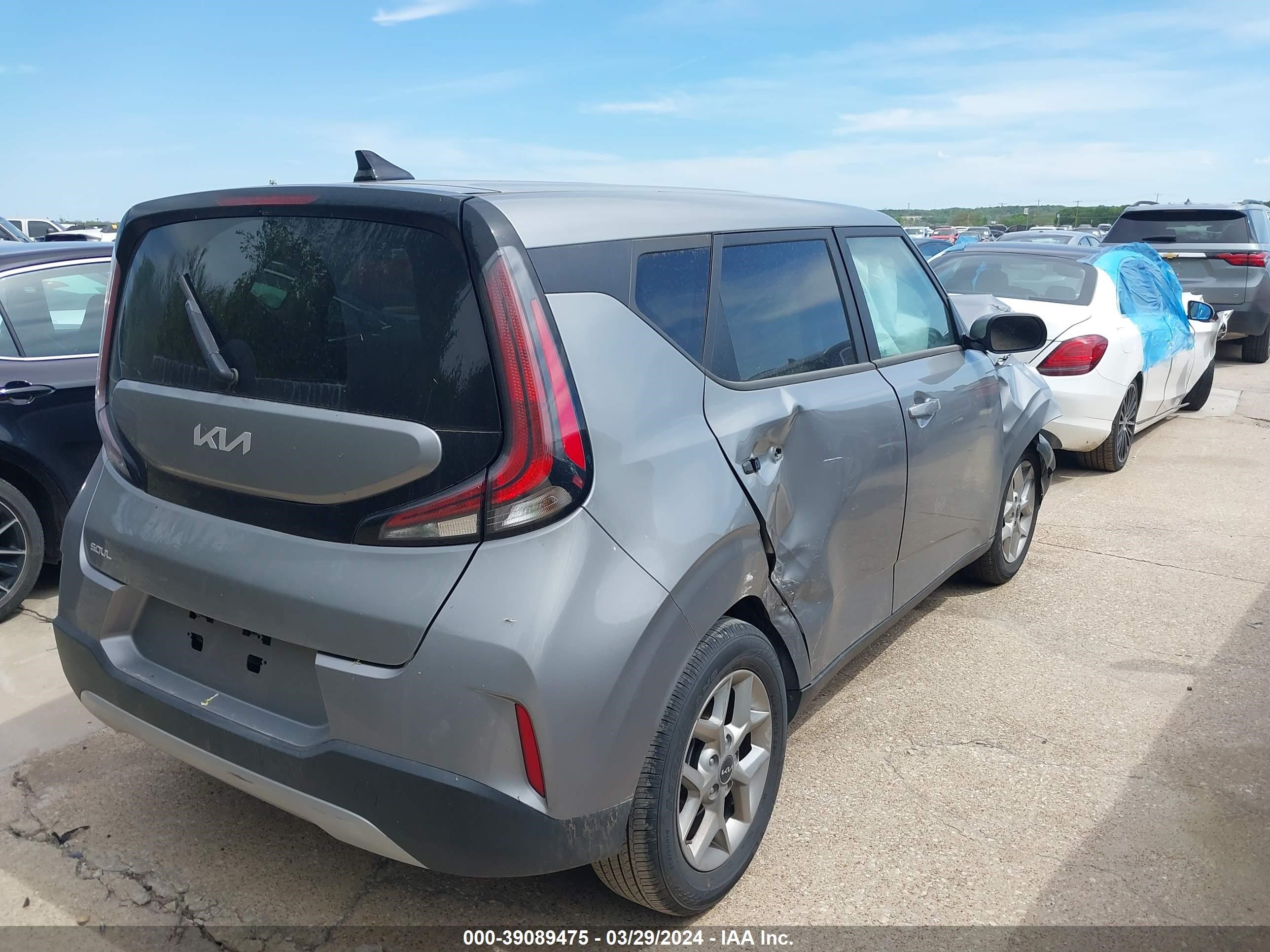 Photo 3 VIN: KNDJ23AU9P7888847 - KIA SOUL 