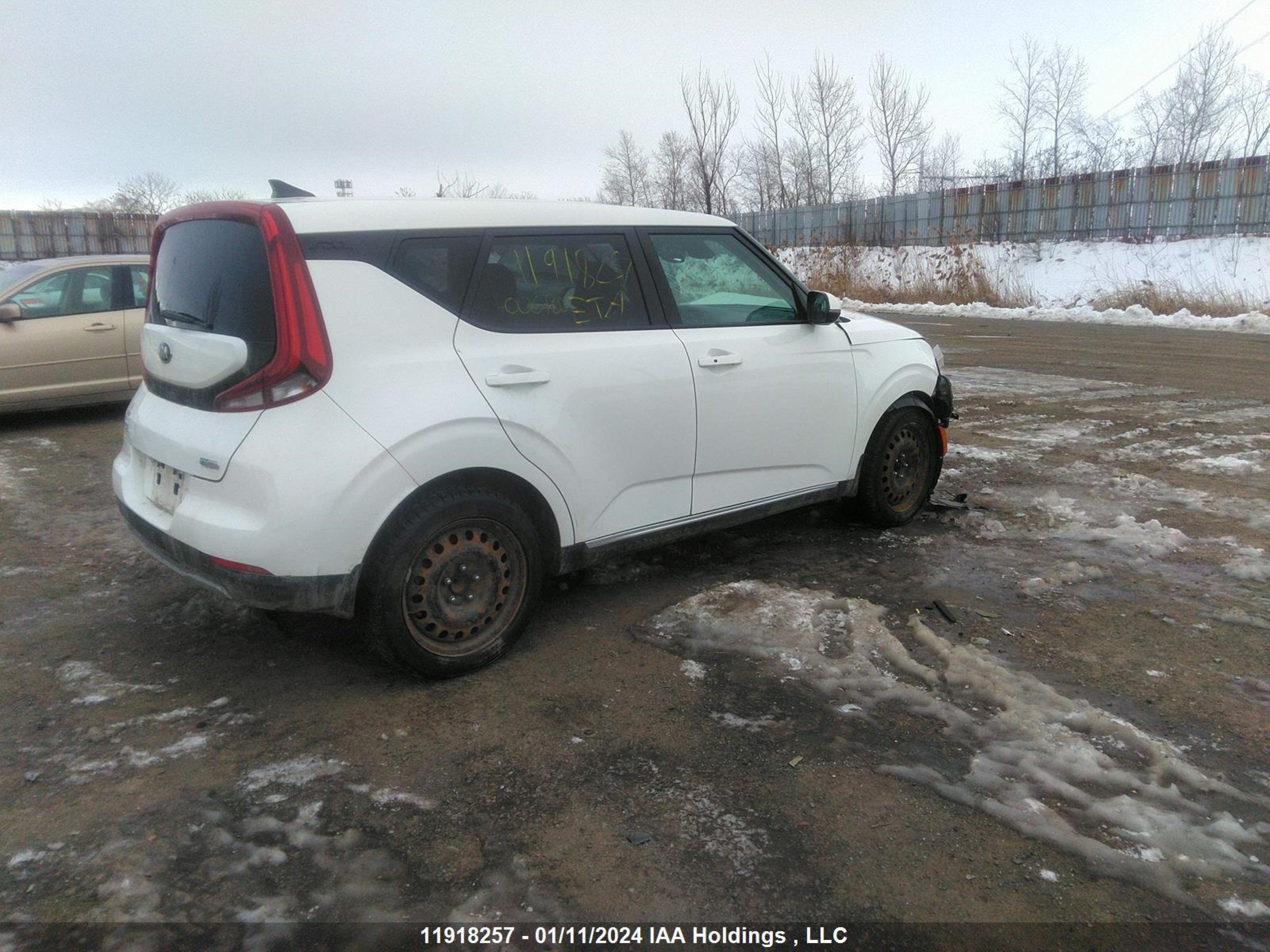 Photo 3 VIN: KNDJ33A13L7006732 - KIA SOUL EV 