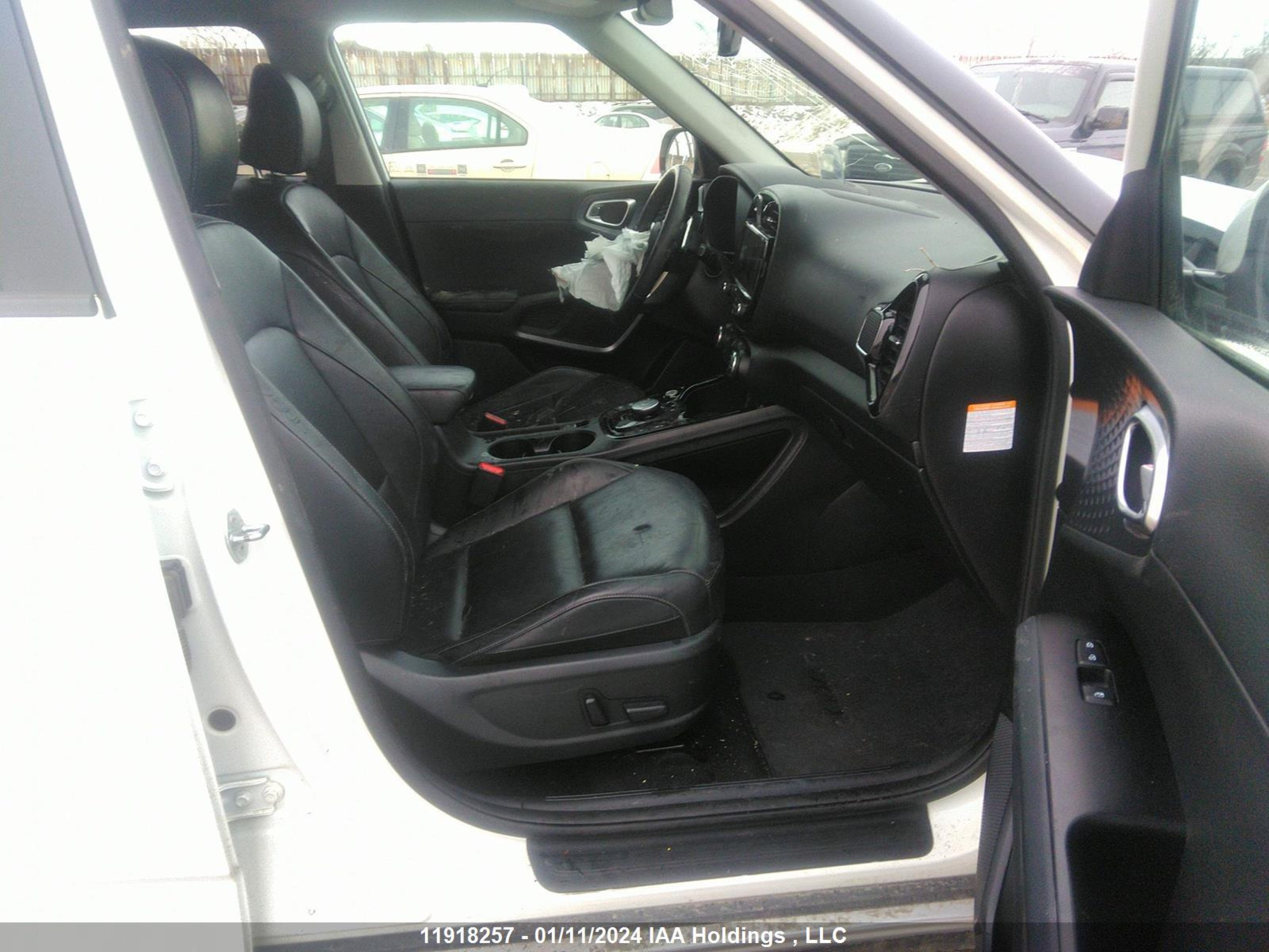 Photo 4 VIN: KNDJ33A13L7006732 - KIA SOUL EV 