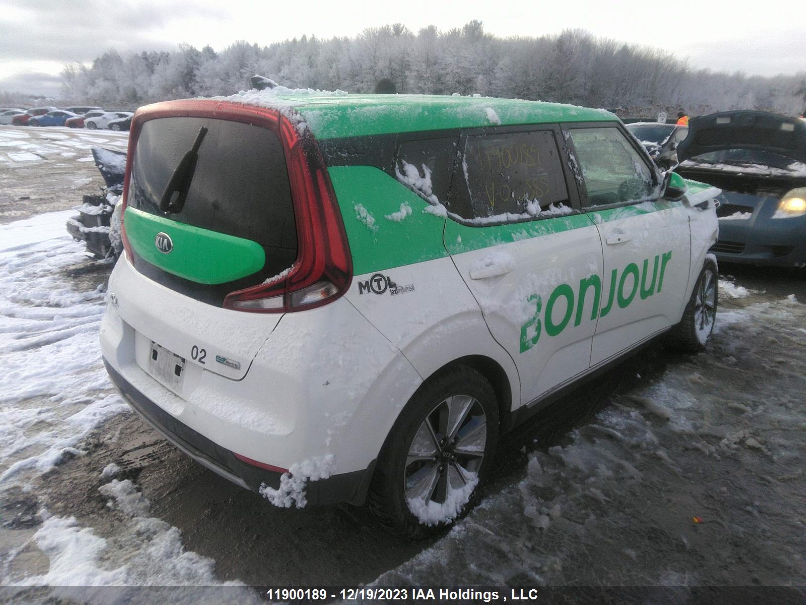 Photo 3 VIN: KNDJ33A13L7010585 - KIA SOUL EV 