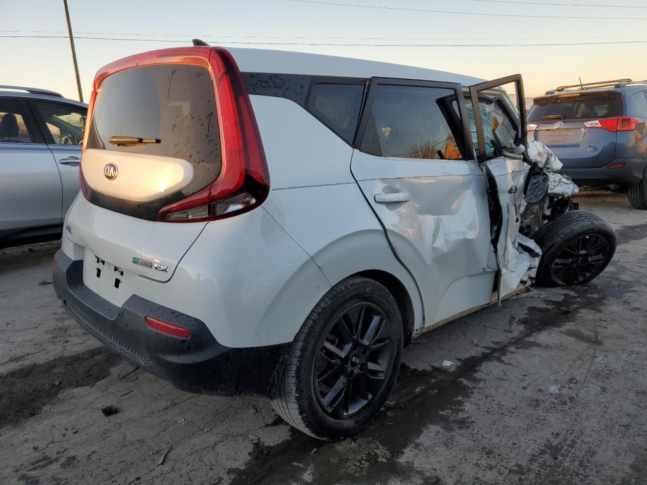 Photo 2 VIN: KNDJ33AU9M7143119 - KIA SOUL 