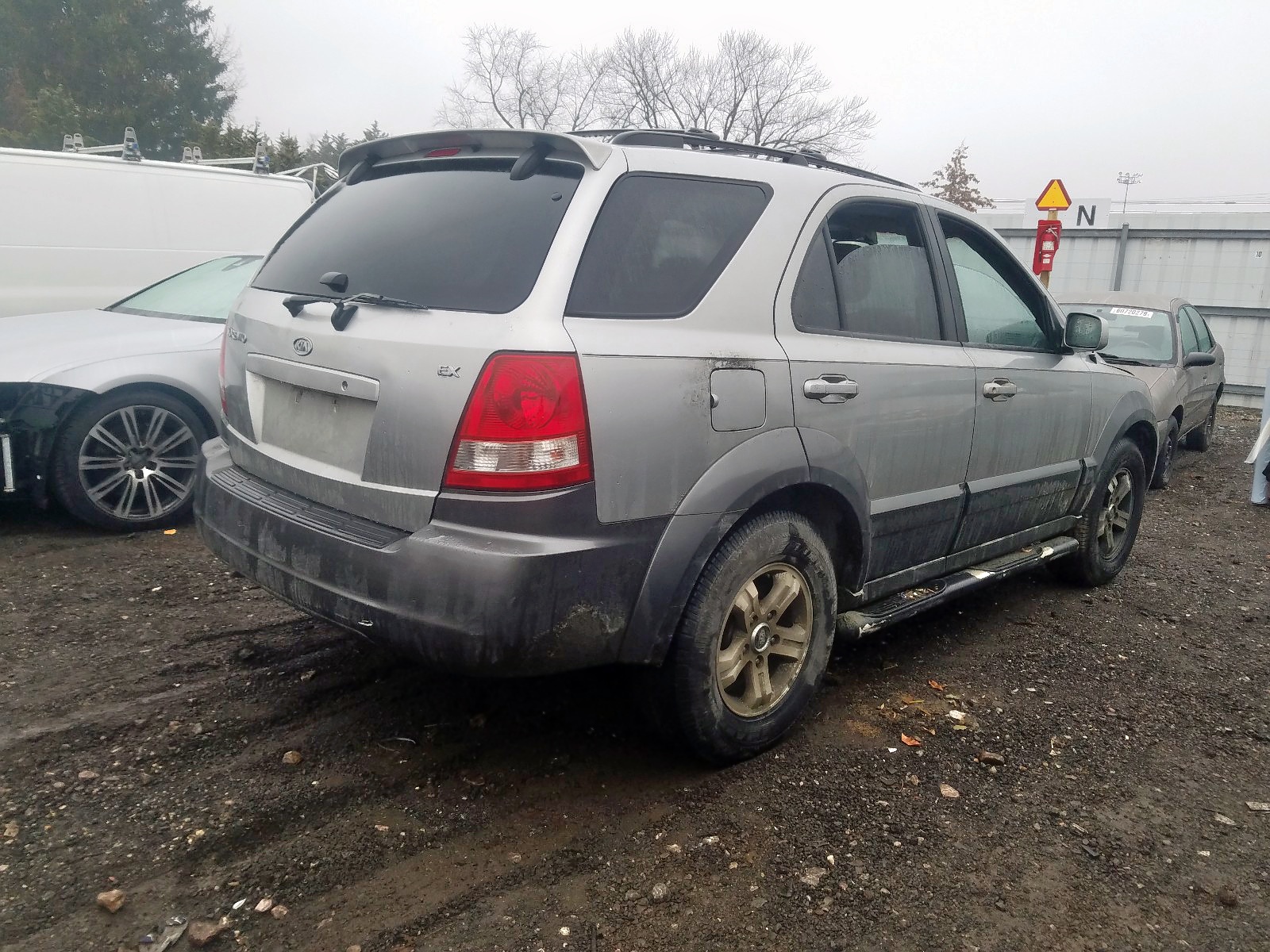 Photo 3 VIN: KNDJC733035174779 - KIA SORENTO EX 