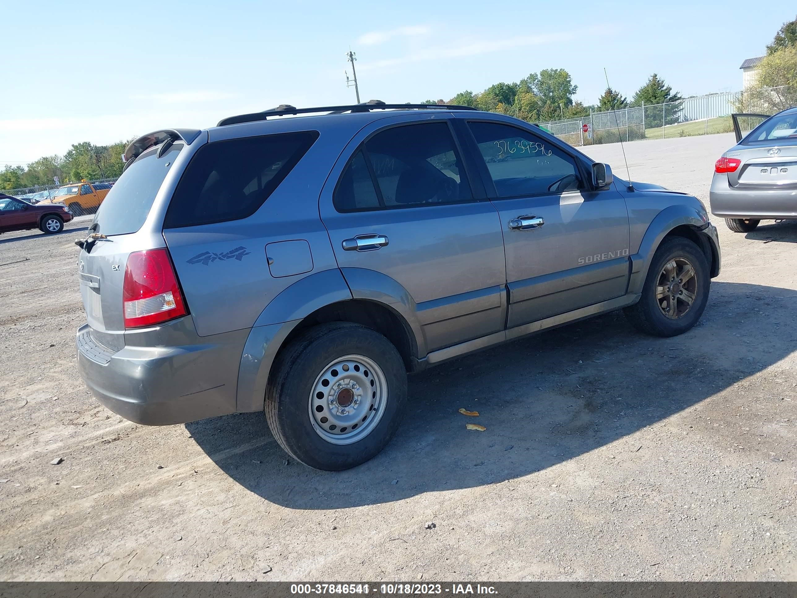 Photo 4 VIN: KNDJC733255467201 - KIA SORENTO 