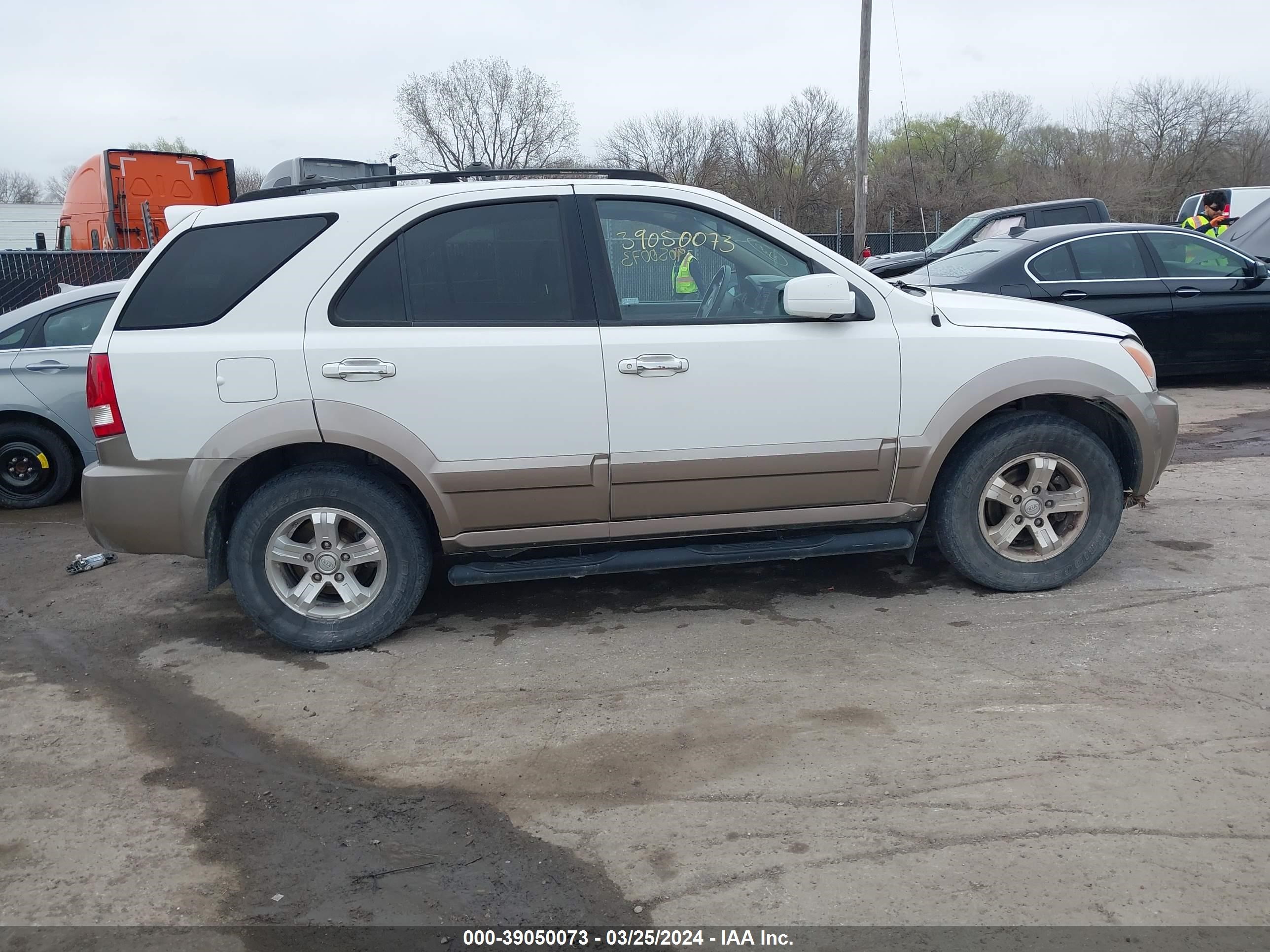 Photo 13 VIN: KNDJC733365636496 - KIA SORENTO 