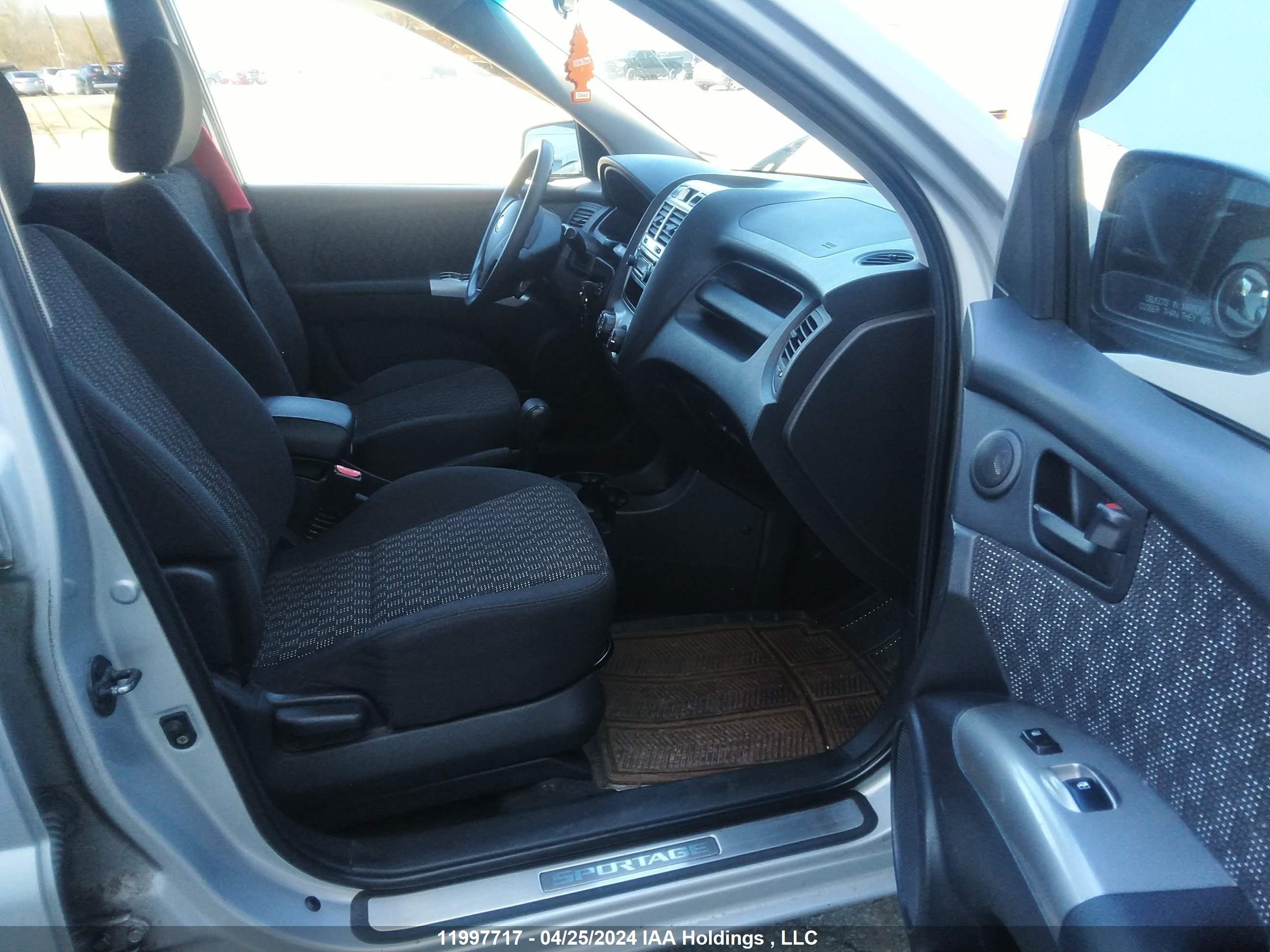 Photo 4 VIN: KNDJF722777406174 - KIA SPORTAGE 