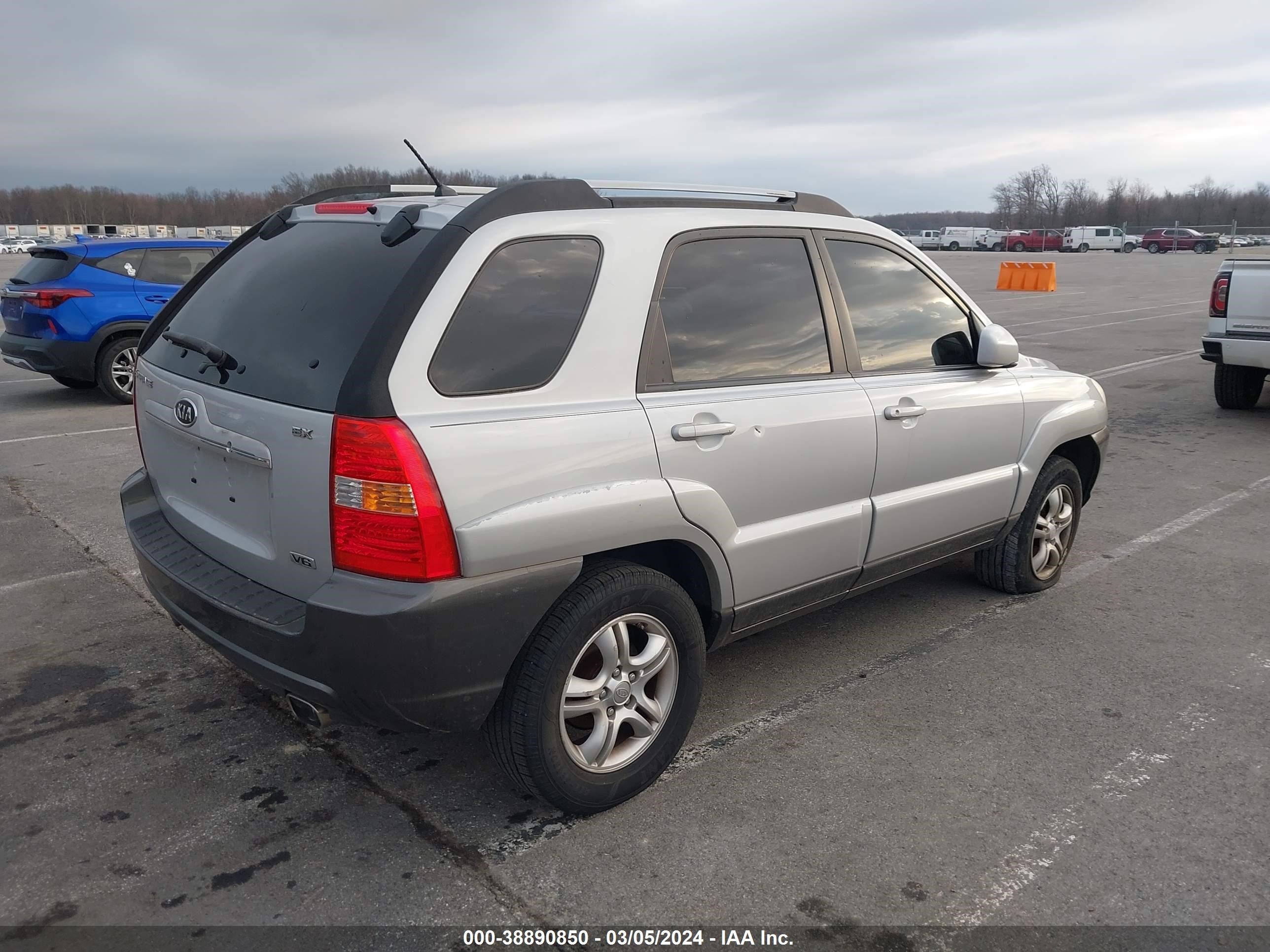 Photo 3 VIN: KNDJF723577386435 - KIA SPORTAGE 