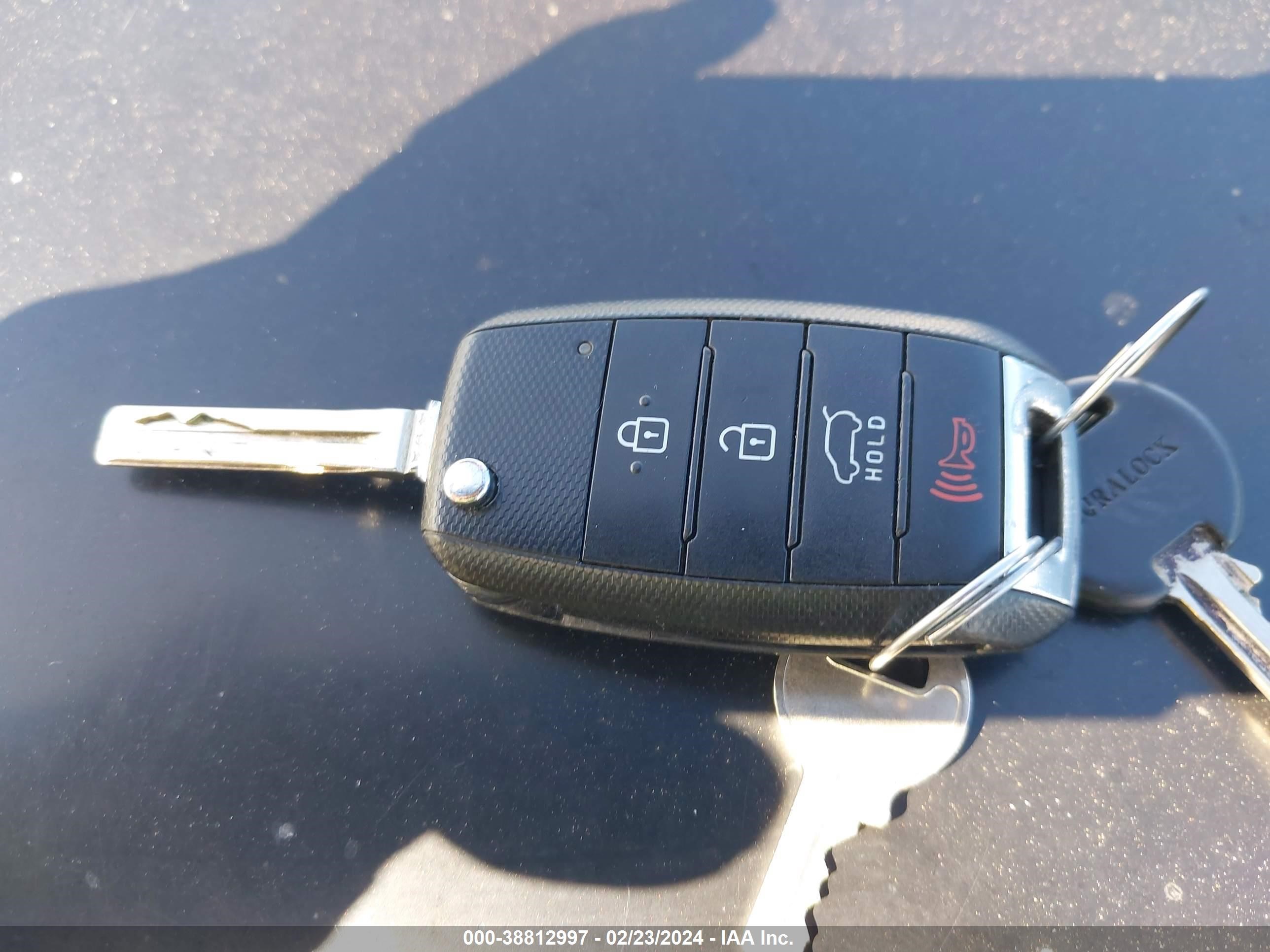 Photo 10 VIN: KNDJN2A20F7805062 - KIA SOUL 