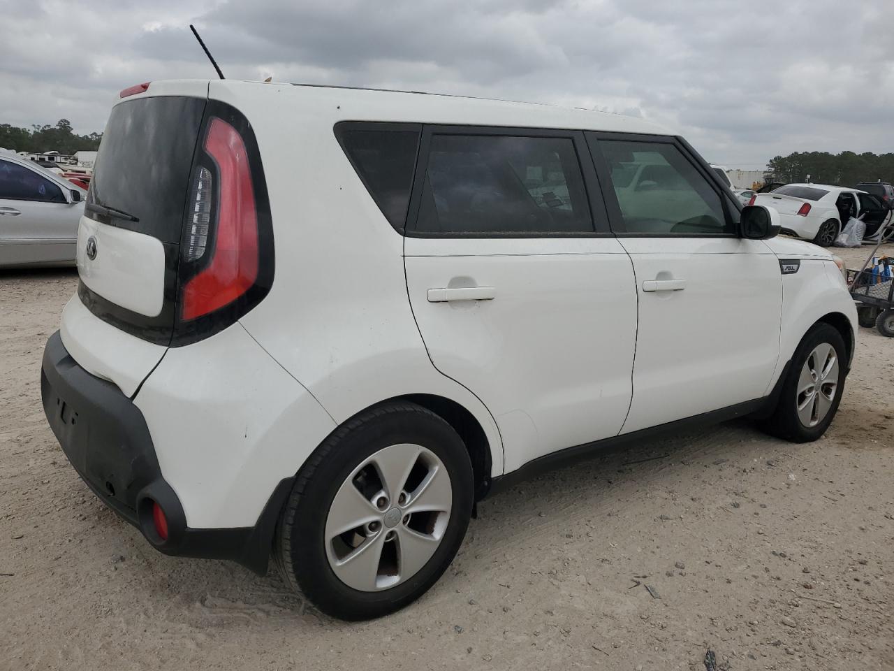 Photo 2 VIN: KNDJN2A21F7208485 - KIA SOUL 