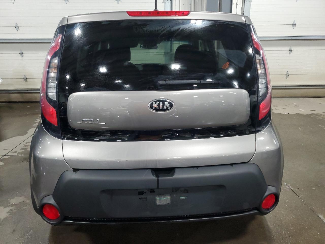 Photo 5 VIN: KNDJN2A21G7334332 - KIA SOUL 