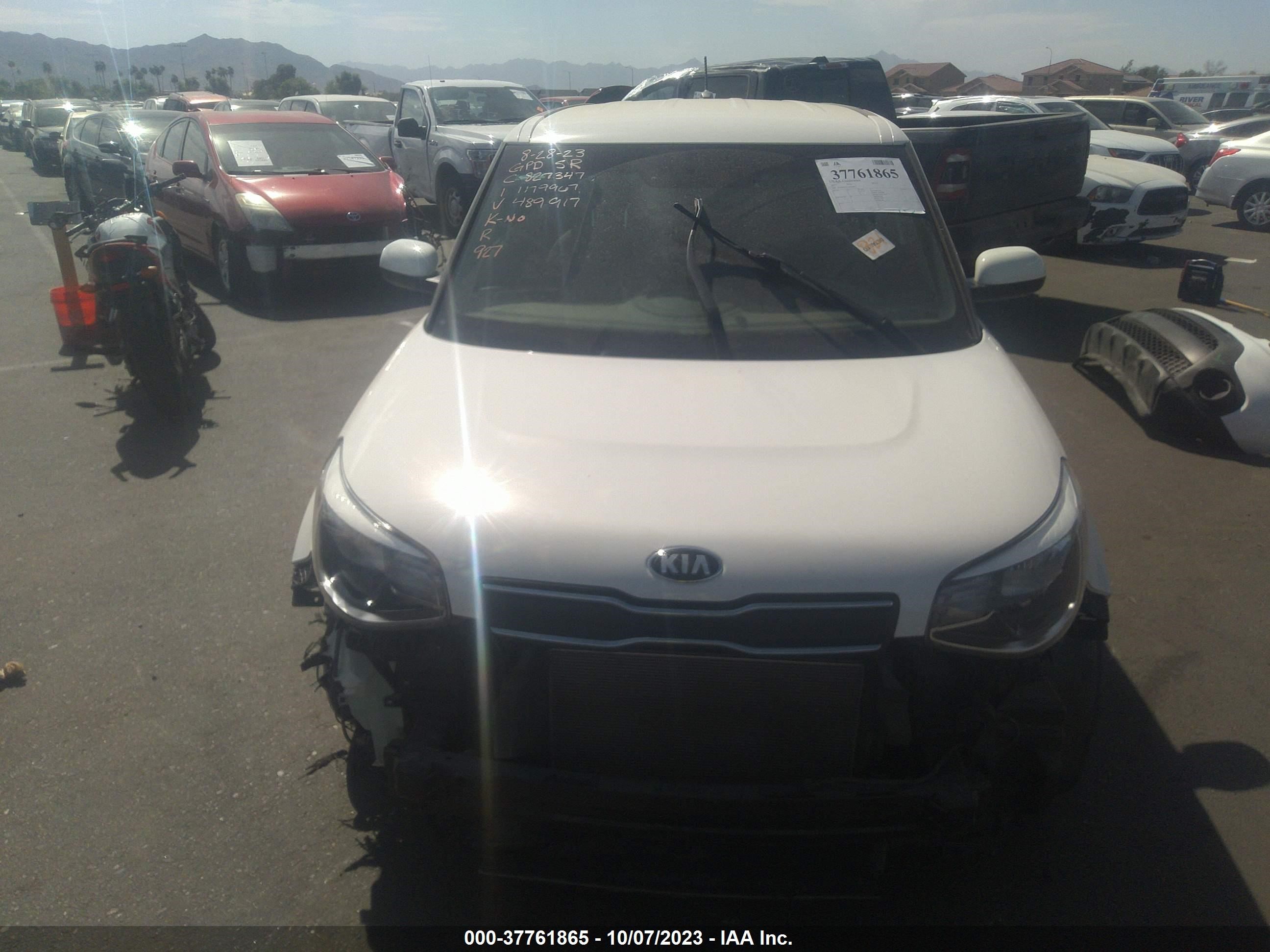 Photo 12 VIN: KNDJN2A21H7489917 - KIA SOUL 