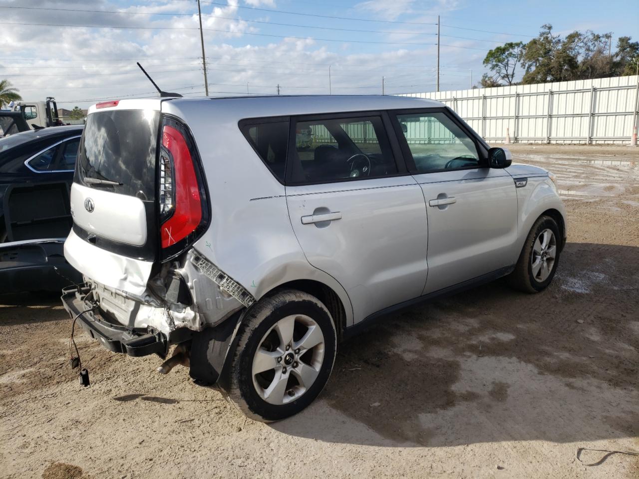 Photo 2 VIN: KNDJN2A21J7514241 - KIA SOUL 