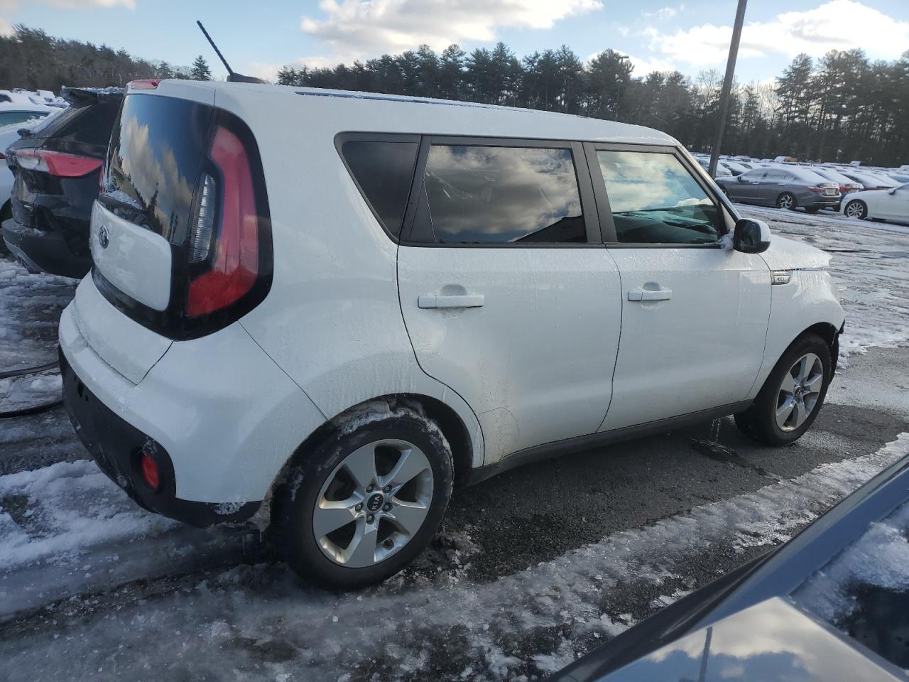 Photo 2 VIN: KNDJN2A21J7566596 - KIA SOUL 