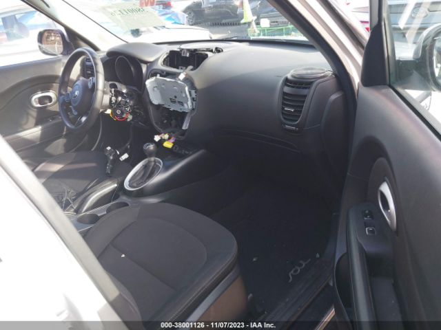 Photo 4 VIN: KNDJN2A21J7584533 - KIA SOUL 