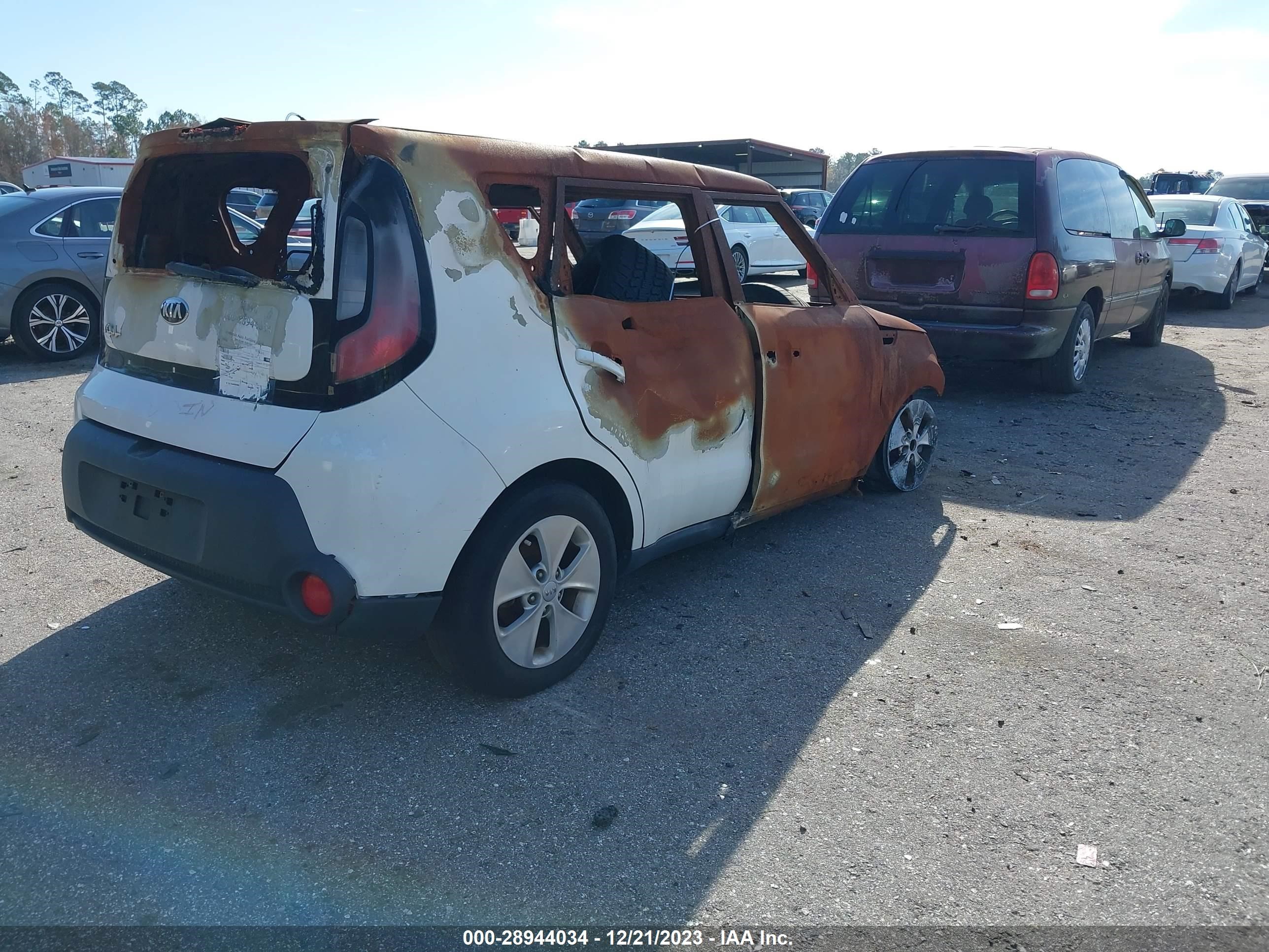 Photo 3 VIN: KNDJN2A22E7716219 - KIA SOUL 