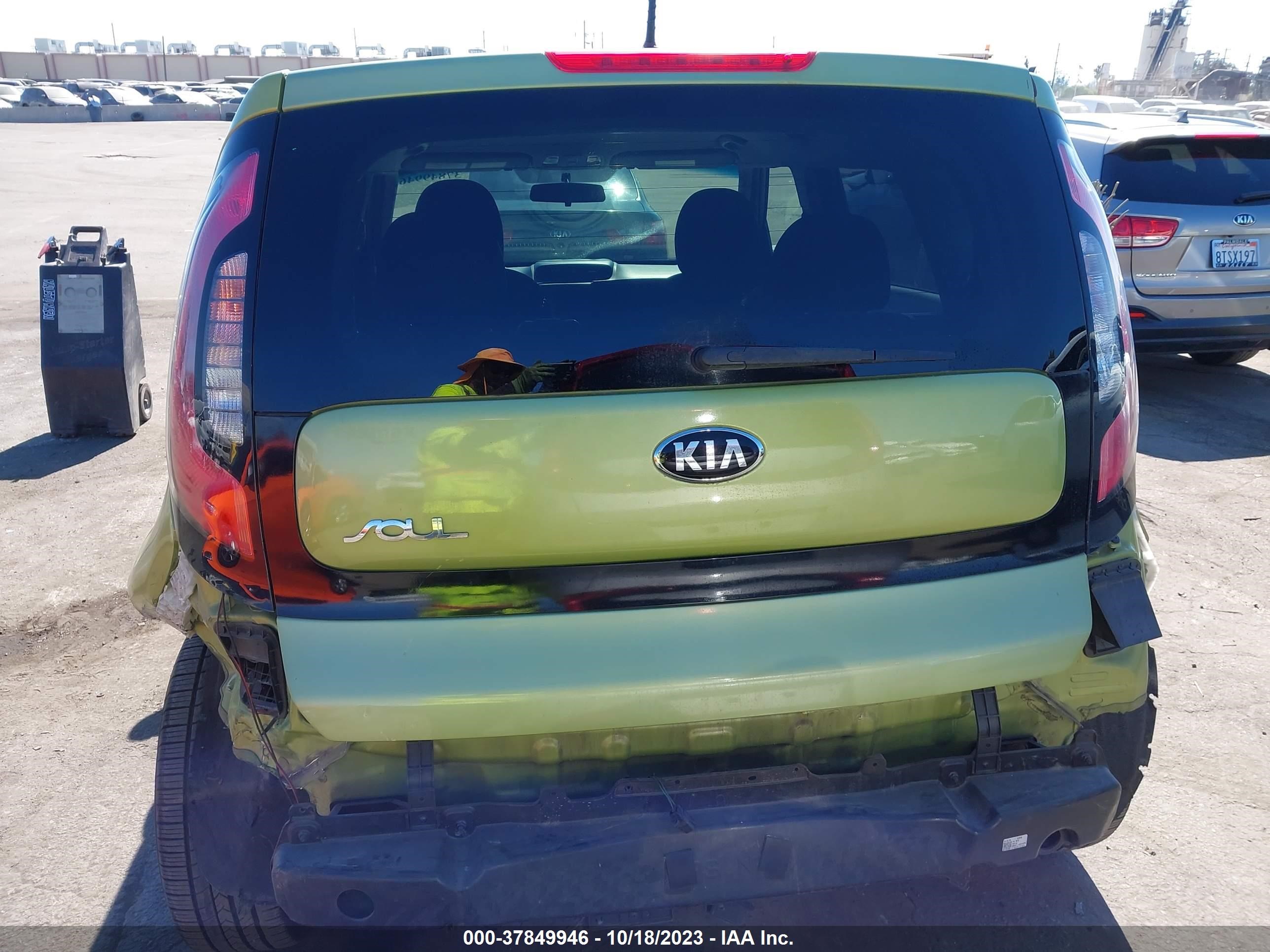 Photo 16 VIN: KNDJN2A22F7800848 - KIA SOUL 