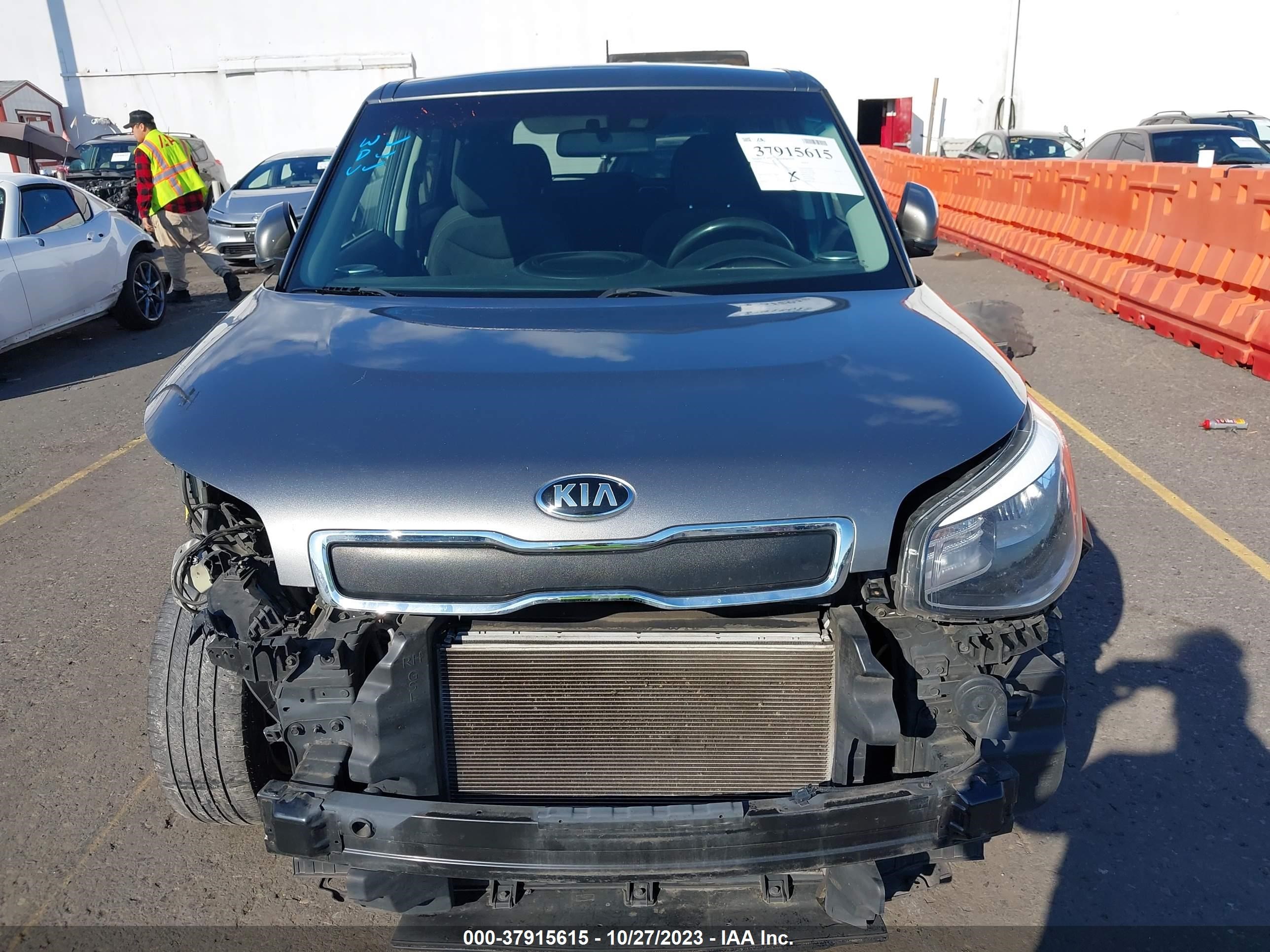 Photo 12 VIN: KNDJN2A22G7391185 - KIA SOUL 