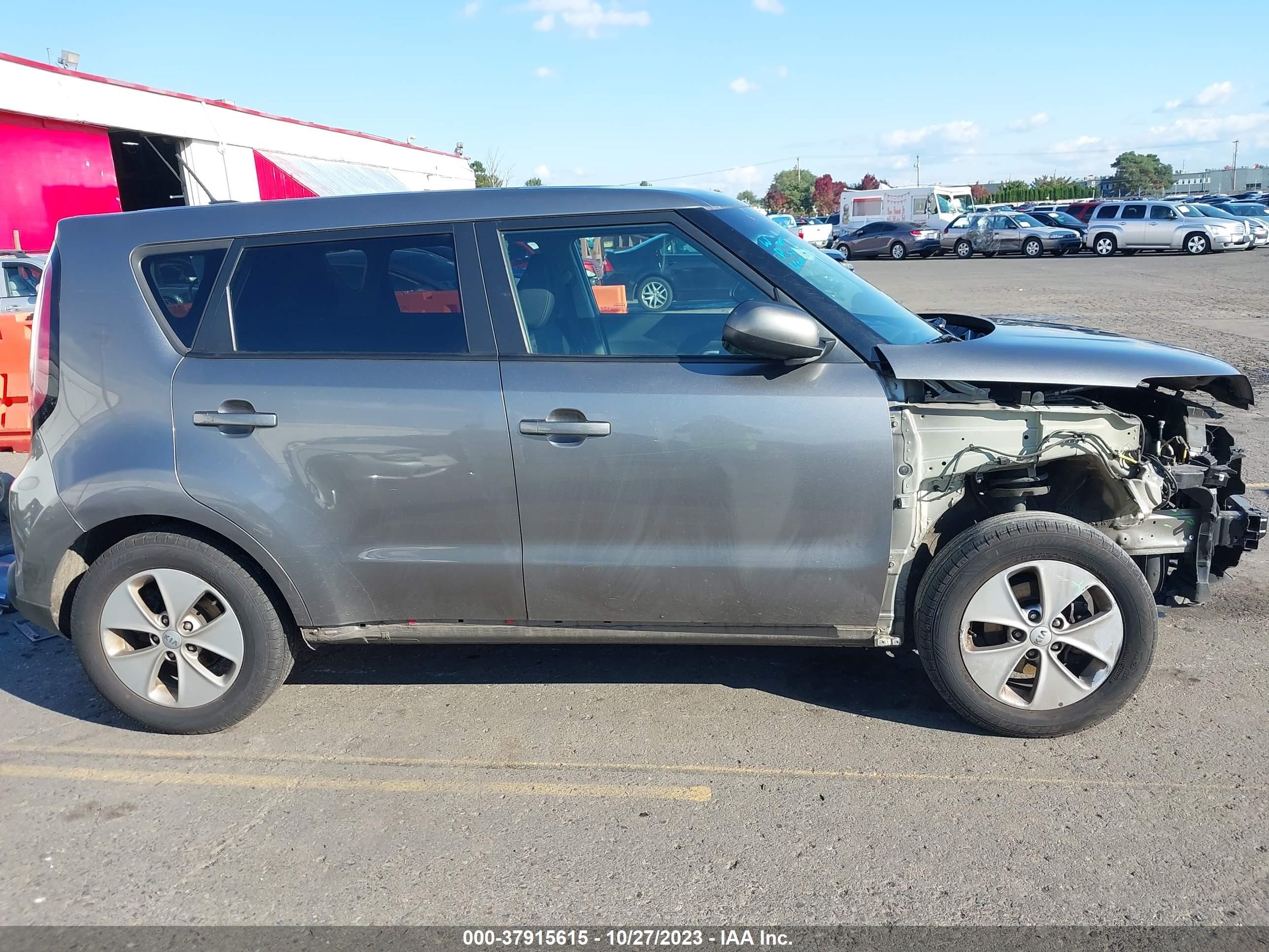 Photo 13 VIN: KNDJN2A22G7391185 - KIA SOUL 