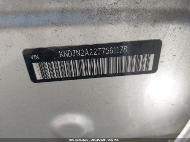 Photo 8 VIN: KNDJN2A22J7561178 - KIA SOUL 