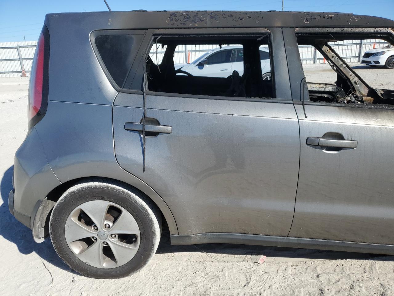 Photo 9 VIN: KNDJN2A23G7270973 - KIA SOUL 