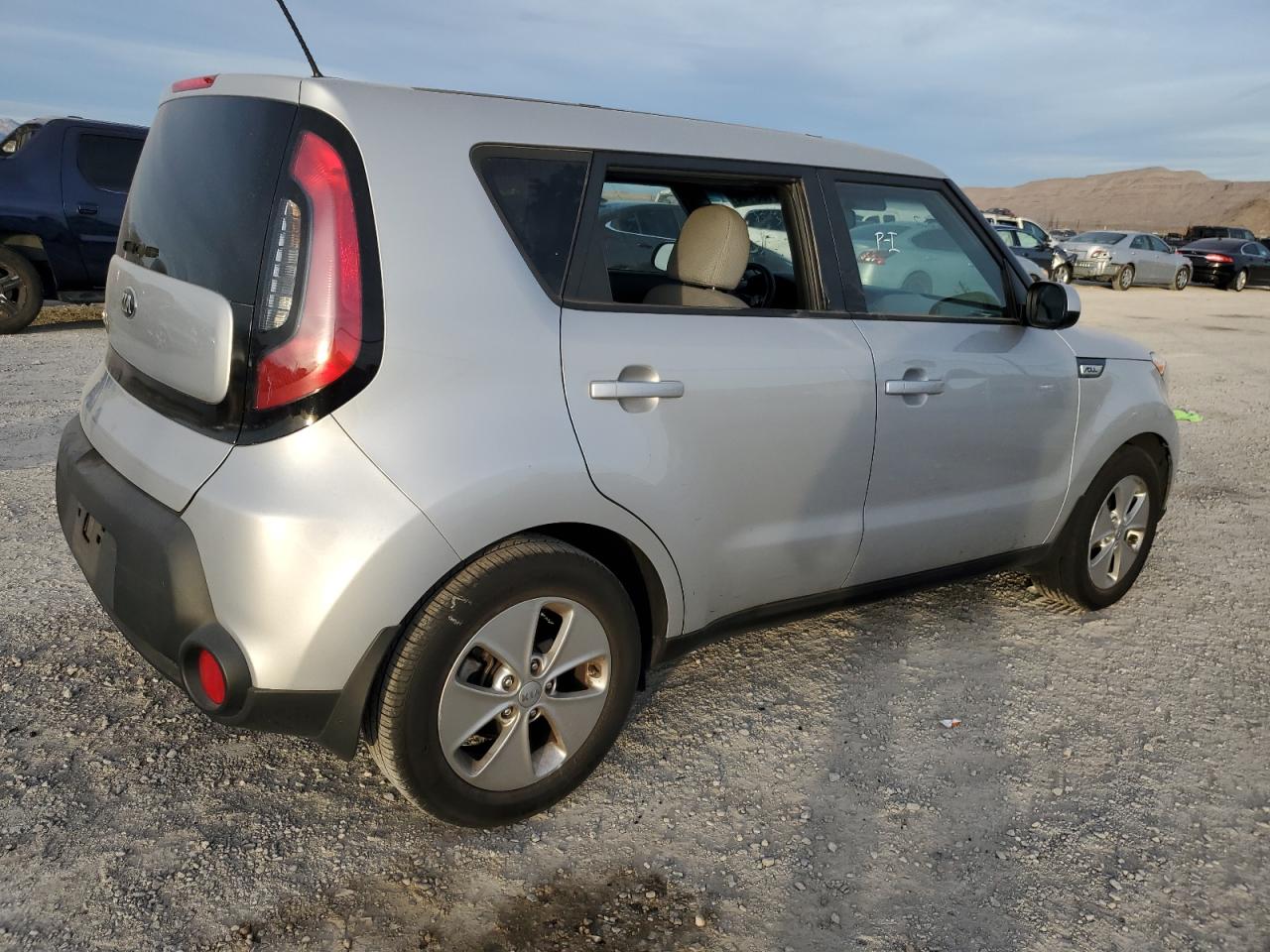 Photo 2 VIN: KNDJN2A23G7840549 - KIA SOUL 