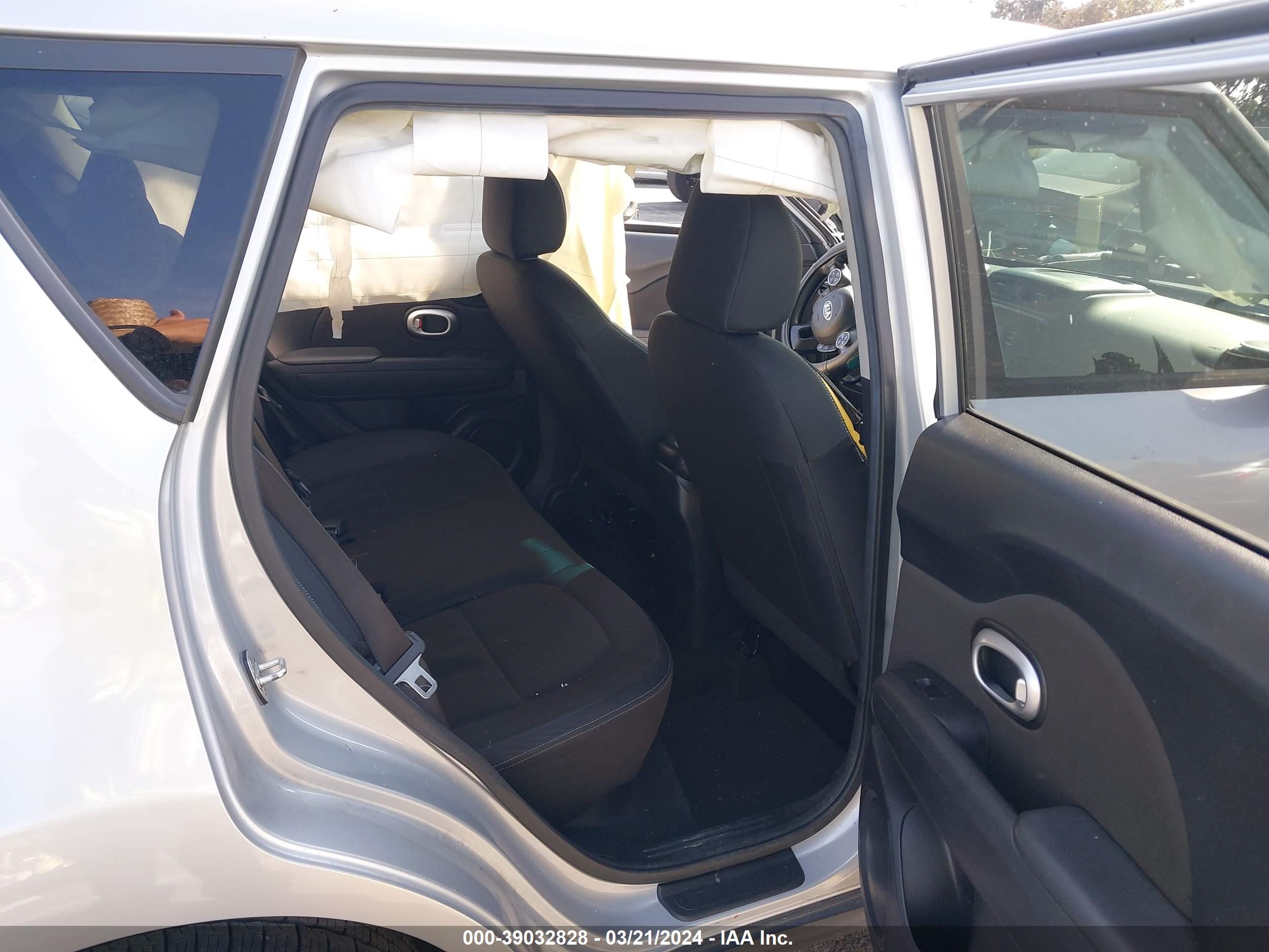 Photo 7 VIN: KNDJN2A23G7874197 - KIA SOUL 