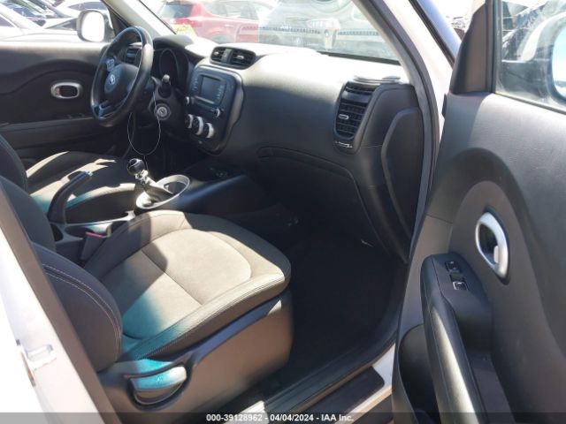 Photo 4 VIN: KNDJN2A23J7897955 - KIA SOUL 