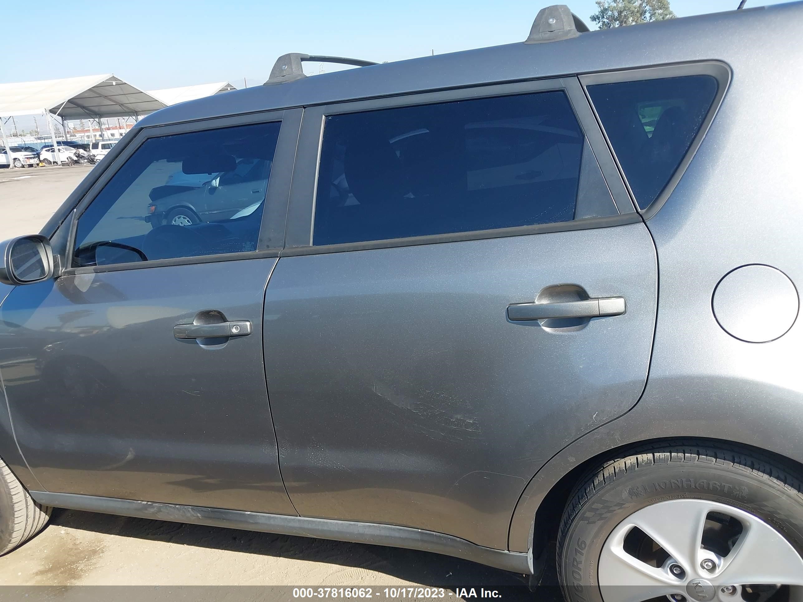 Photo 13 VIN: KNDJN2A24F7206052 - KIA SOUL 