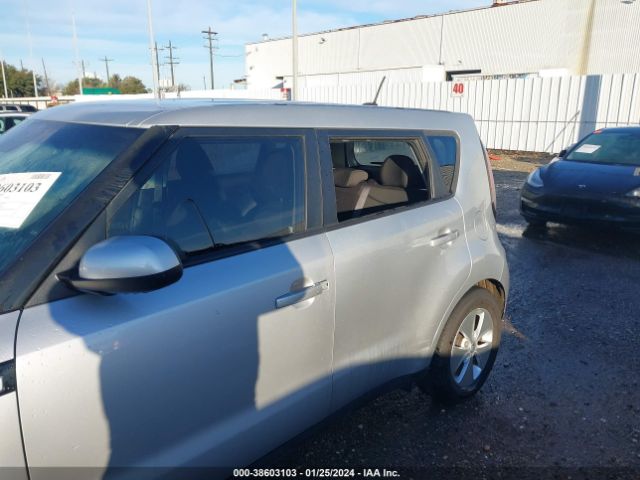 Photo 5 VIN: KNDJN2A24F7756206 - KIA SOUL 