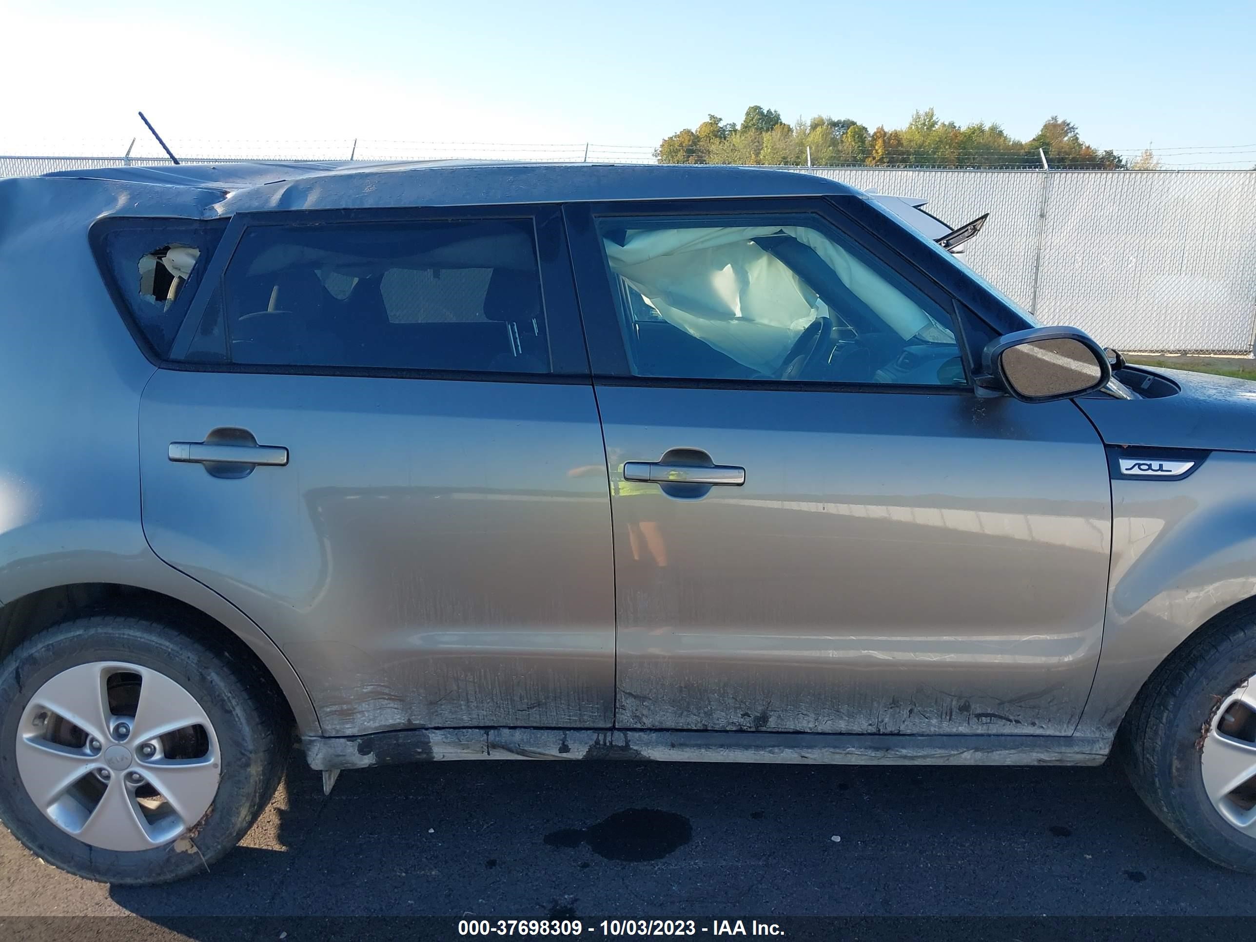 Photo 12 VIN: KNDJN2A24G7245743 - KIA SOUL 