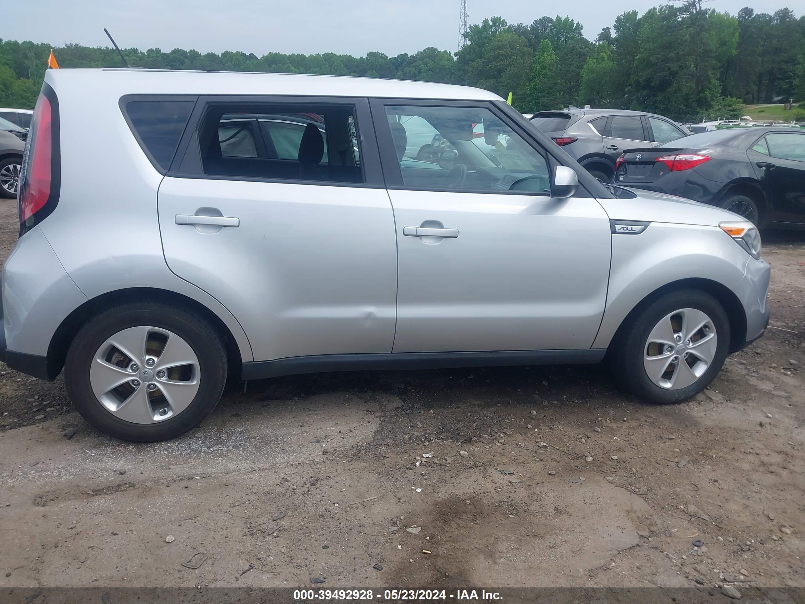 Photo 5 VIN: KNDJN2A24G7825235 - KIA SOUL 