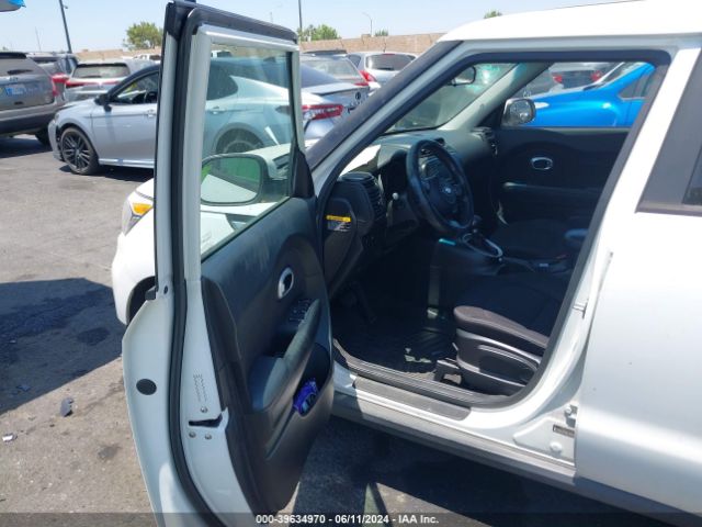 Photo 4 VIN: KNDJN2A24H7422678 - KIA SOUL 