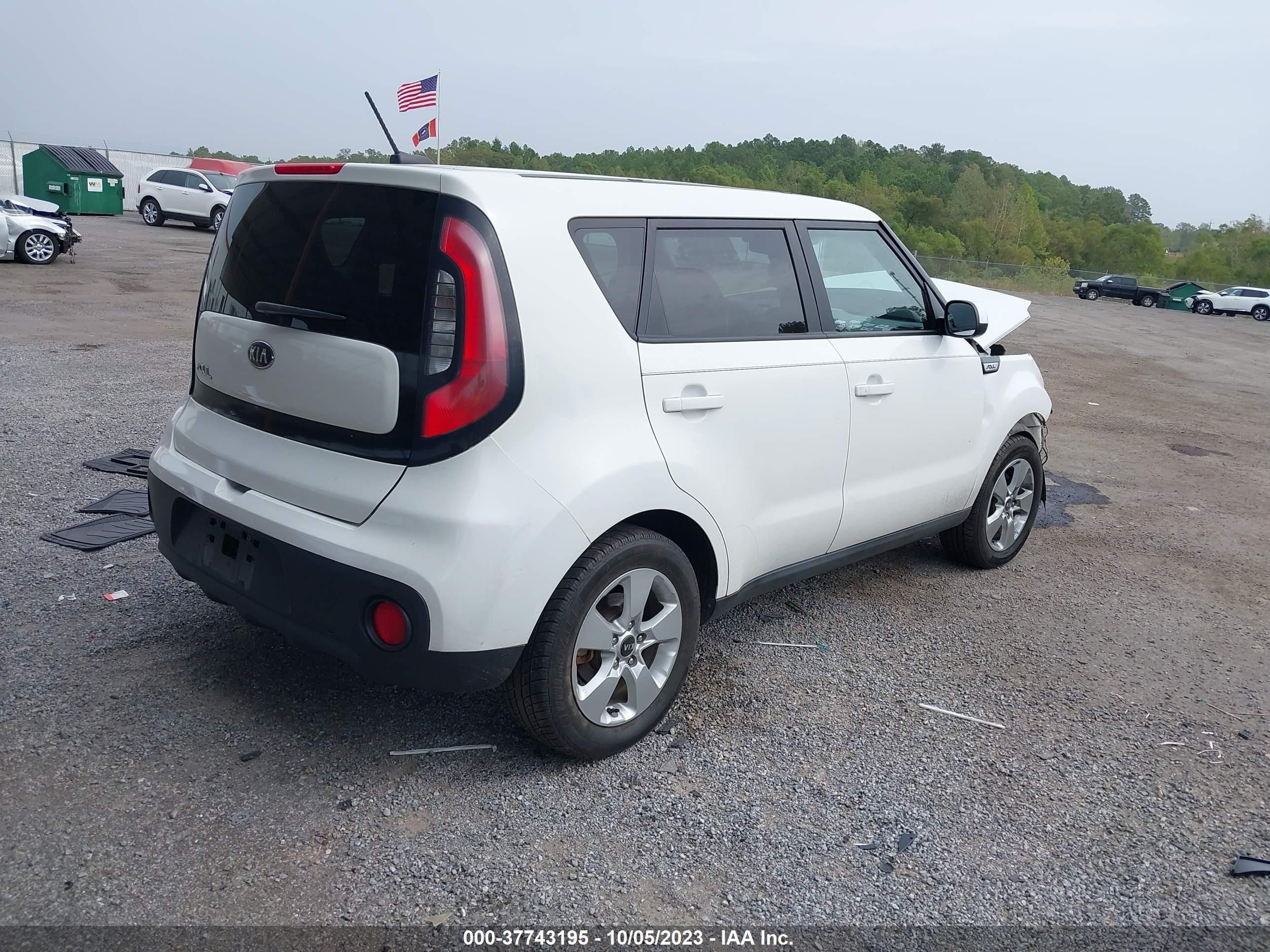 Photo 3 VIN: KNDJN2A24J7547606 - KIA SOUL 