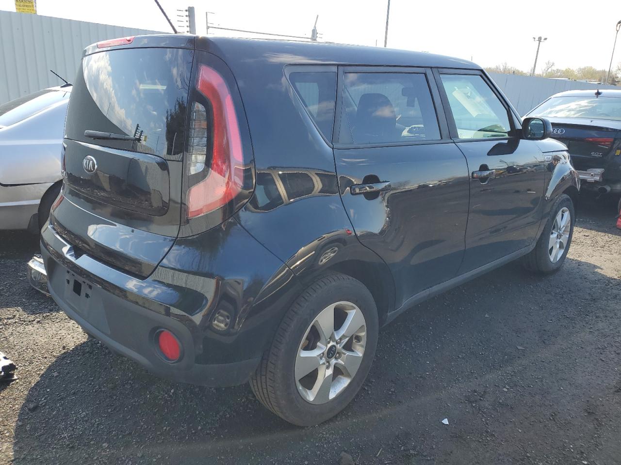 Photo 2 VIN: KNDJN2A24J7572103 - KIA SOUL 