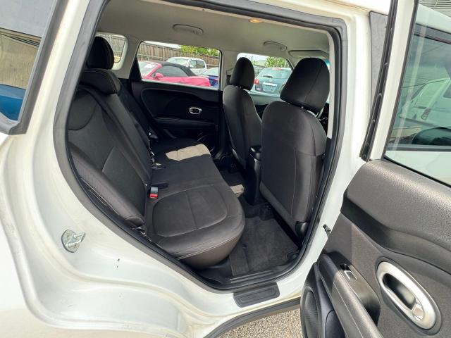 Photo 5 VIN: KNDJN2A24J7888973 - KIA SOUL 