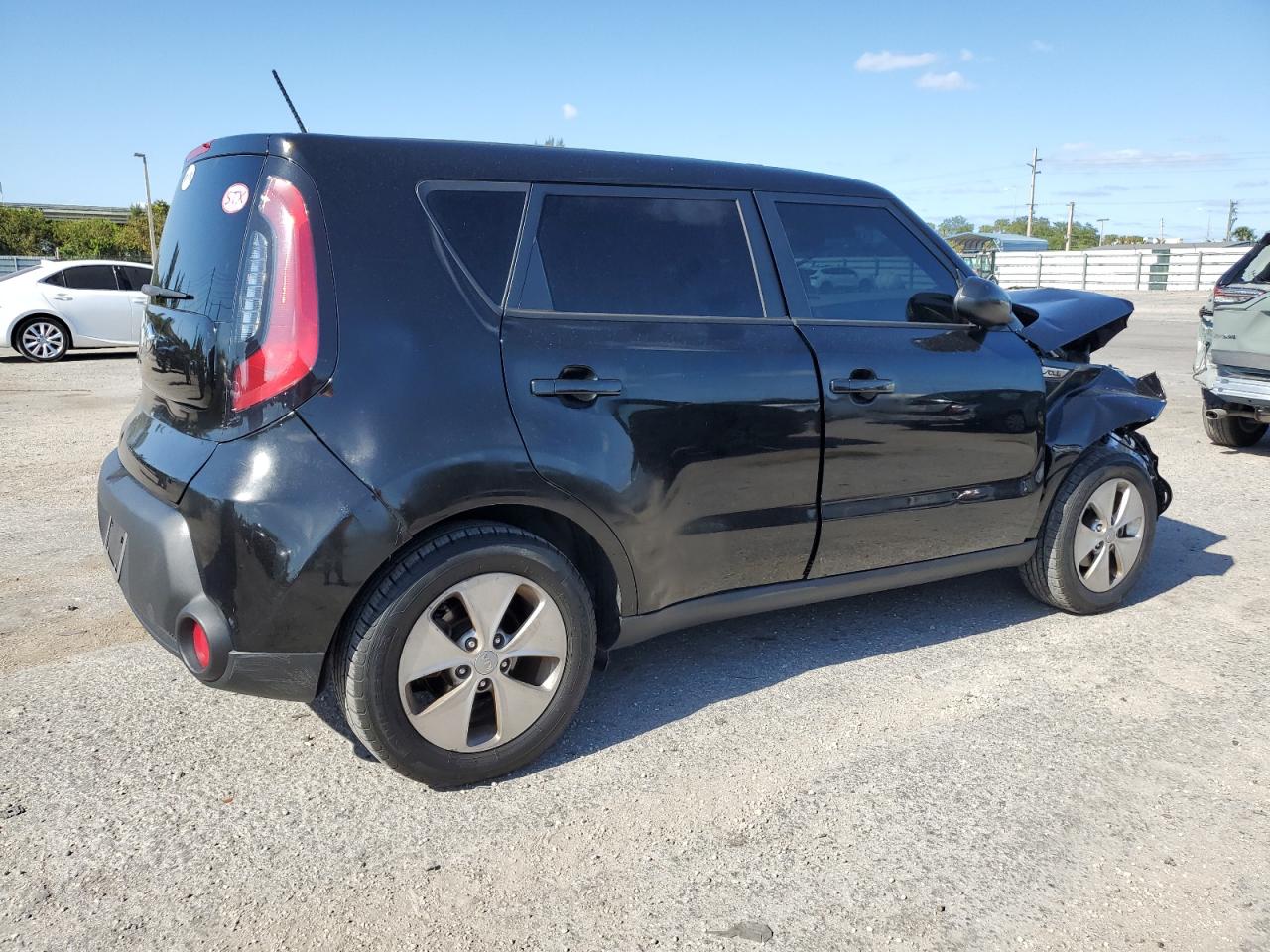 Photo 2 VIN: KNDJN2A25F7161932 - KIA SOUL 